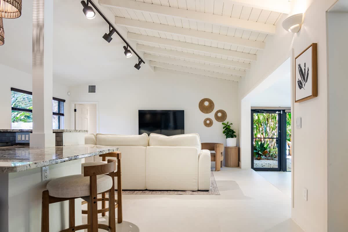 Tropical Oasis | Biscayne | Estate w/ Private Pool & BBQ Grill photo 9