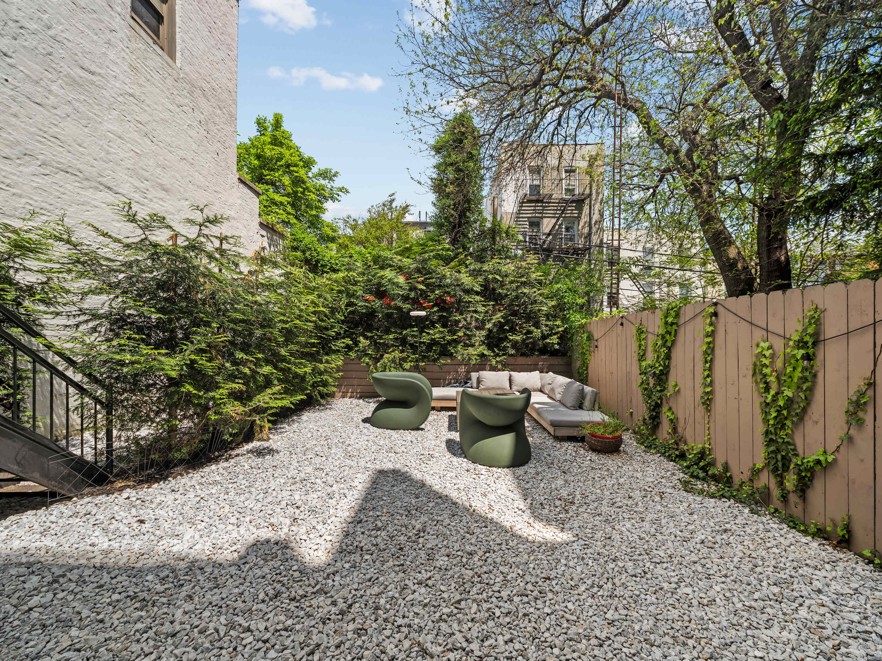 Ashford Place | Cobble Hill | Luxe Condo w/ Private Garden photo 3
