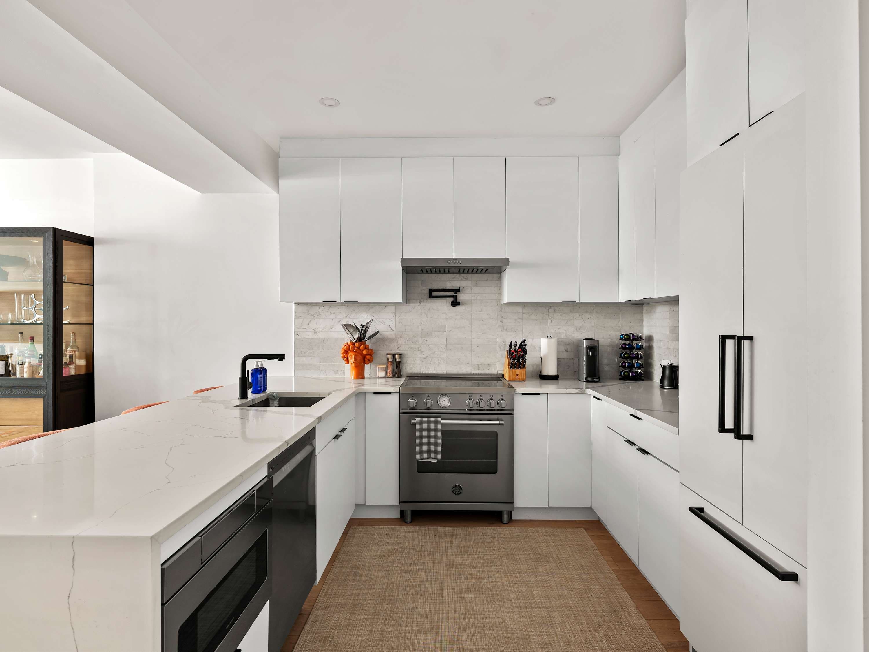Ashford Place | Cobble Hill | Luxe Condo w/ Private Garden photo 14