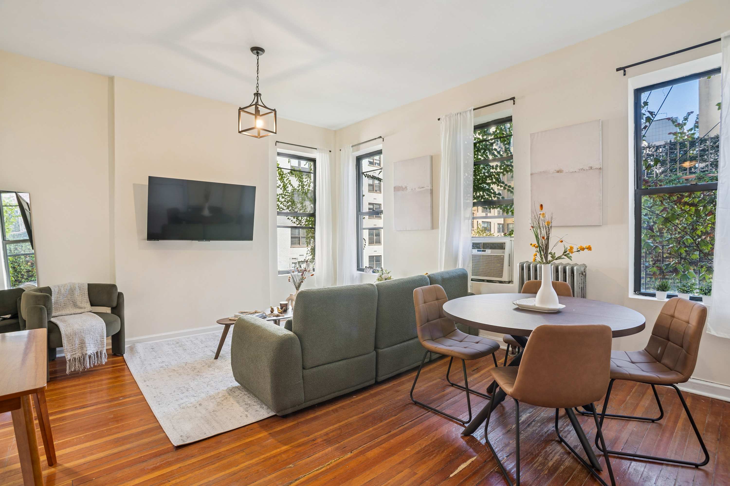 Lenox House III | Lenox Hill | Stylish Apartment photo 3