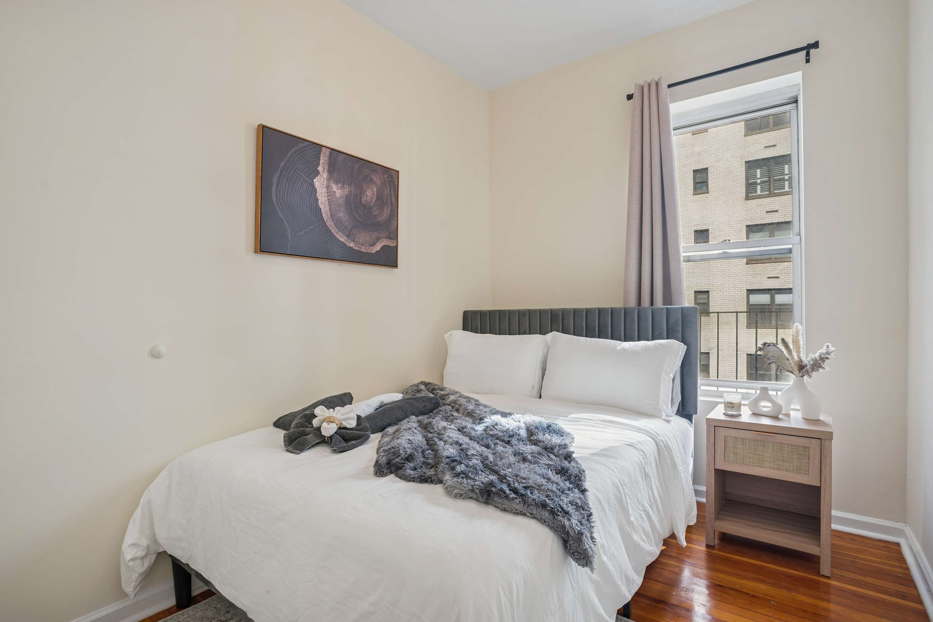 Lenox House III | Lenox Hill | Stylish Apartment photo 4