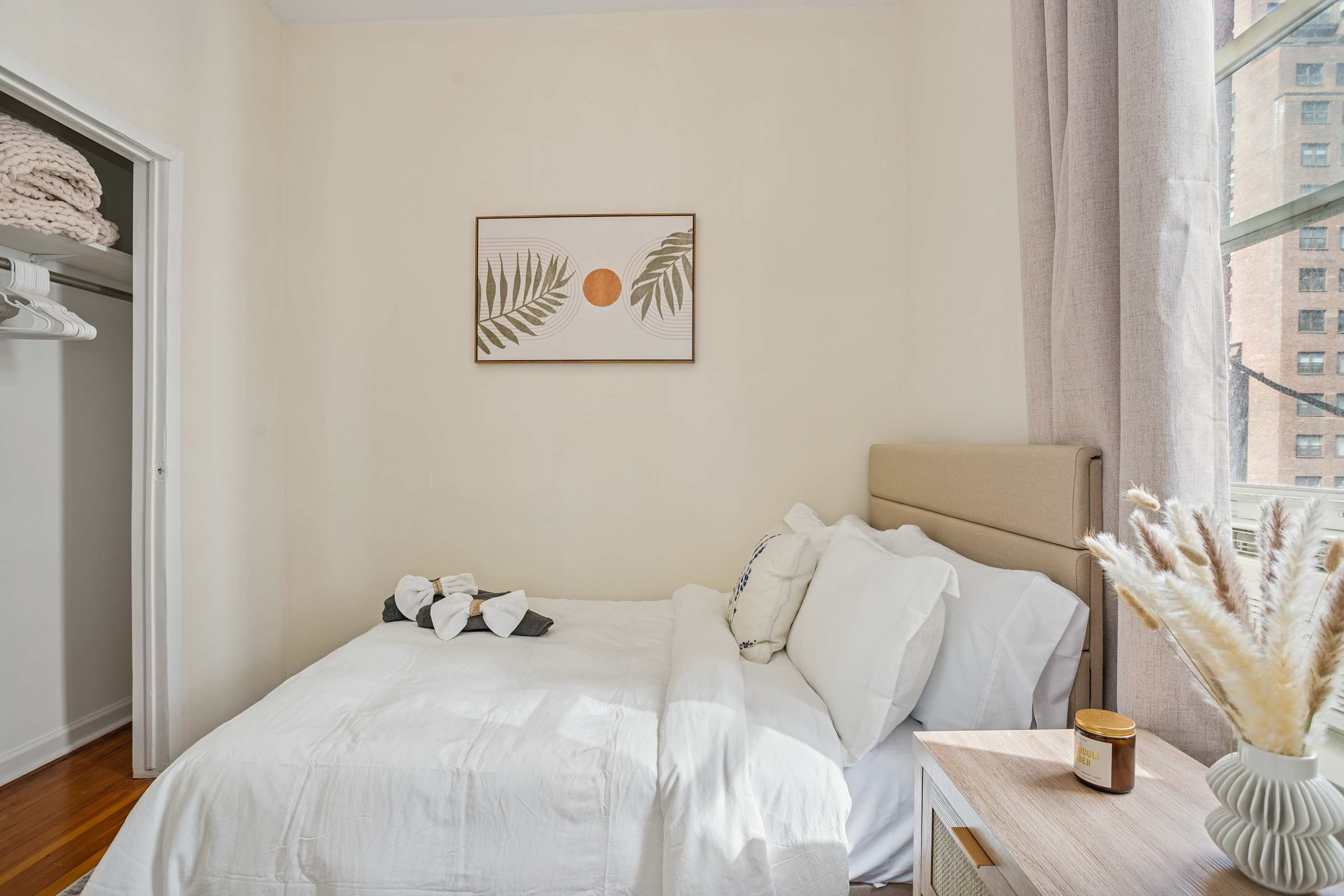 Lenox House III | Lenox Hill | Stylish Apartment photo 2
