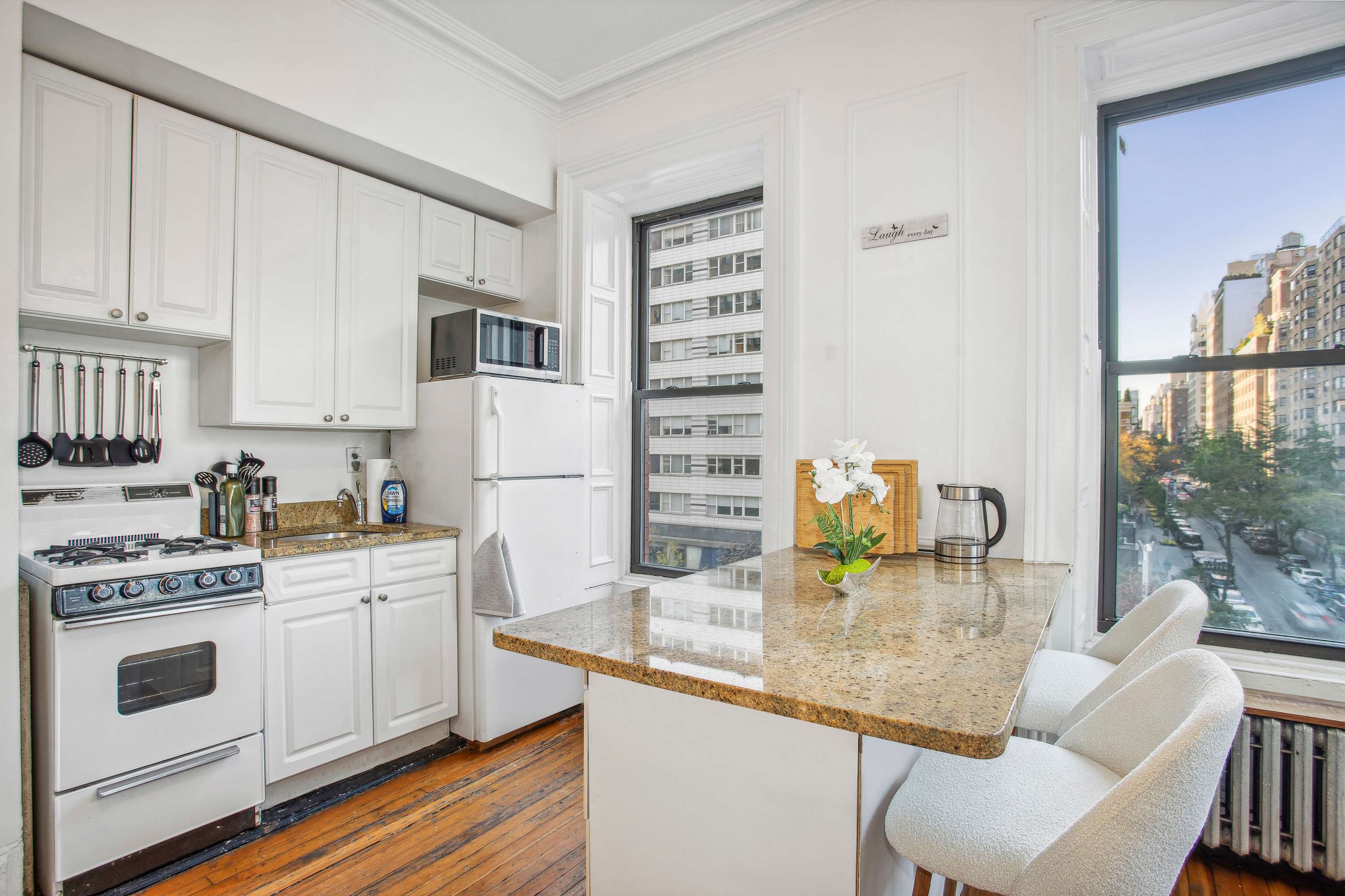 Lenox House IV | Lenox Hill | Top-floor Apartment photo 2