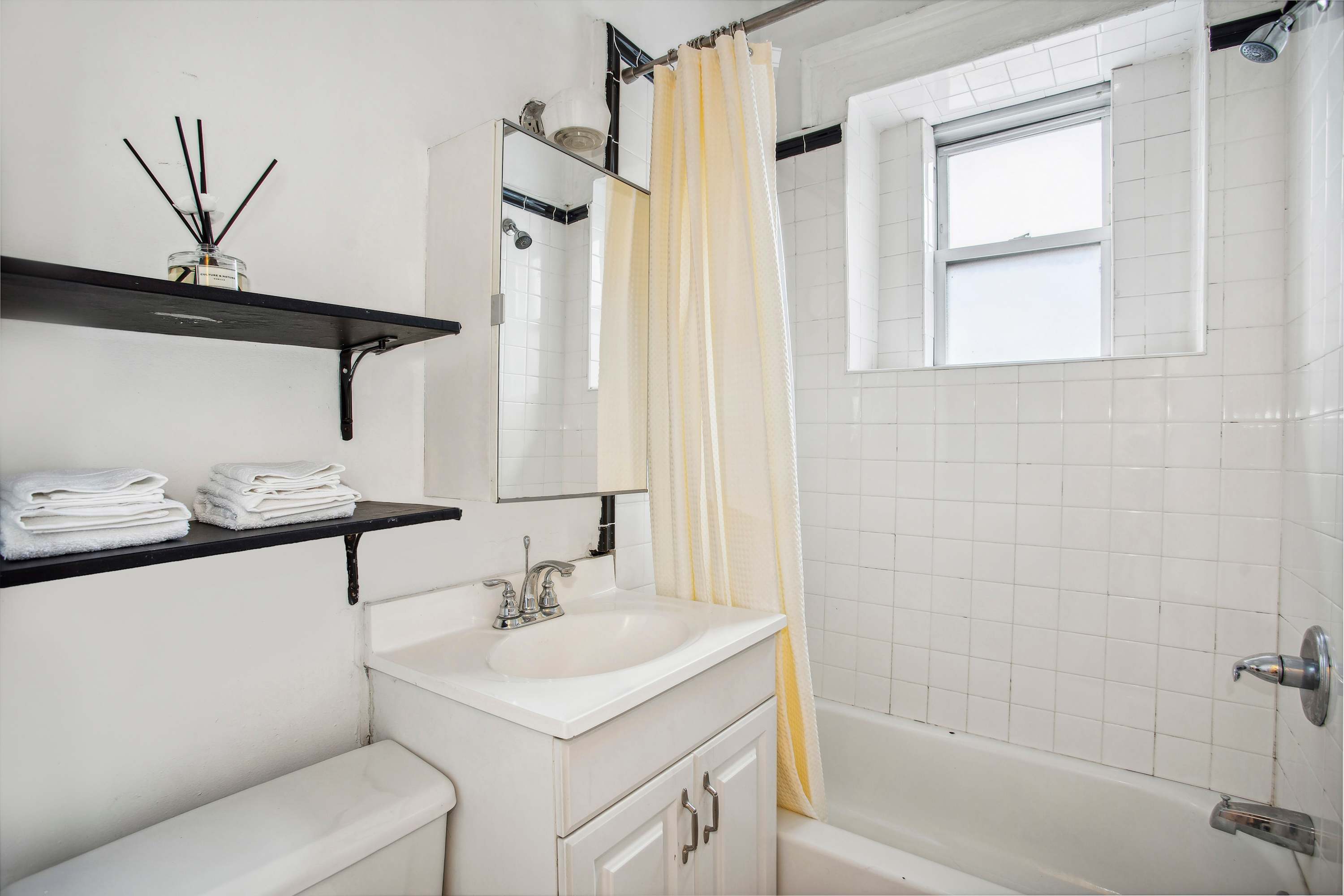 Lenox House IV | Lenox Hill | Top-floor Apartment photo 5