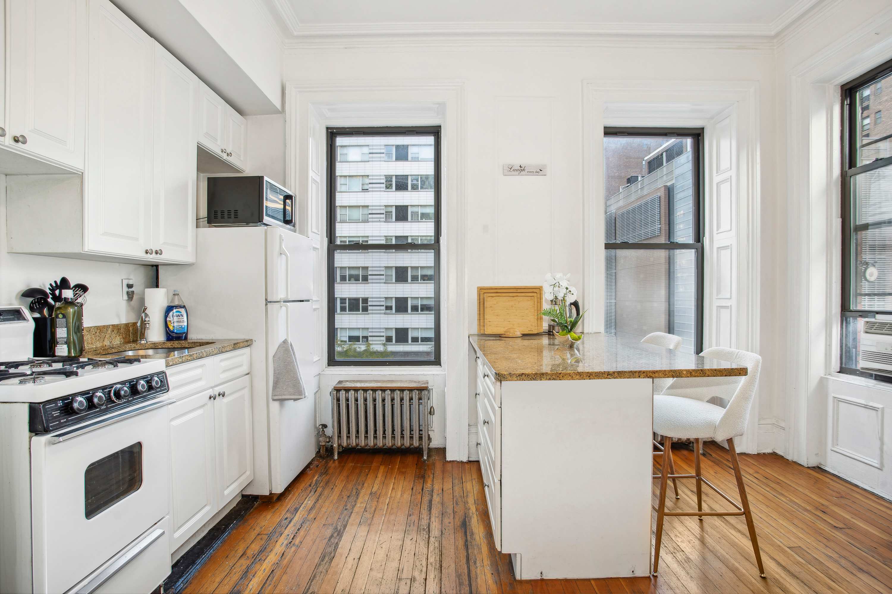 Lenox House IV | Lenox Hill | Top-floor Apartment photo 6
