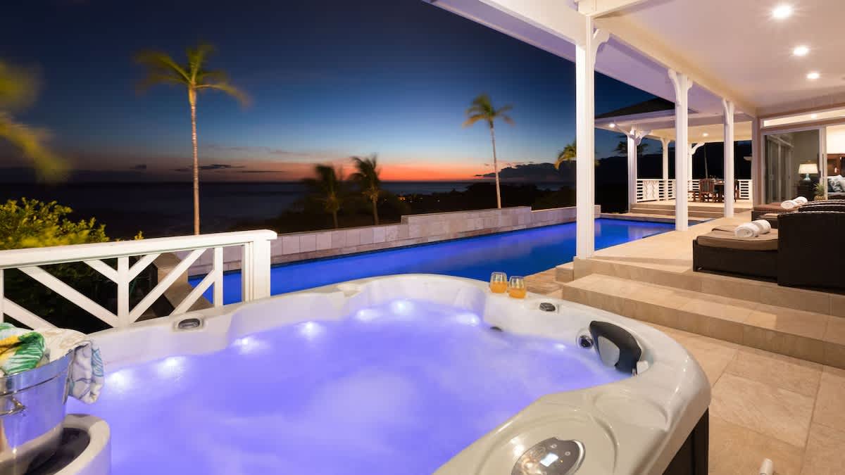 House of Singing Whales | Hawaii | Oceanfront Luxury with Pool & Spa photo 4