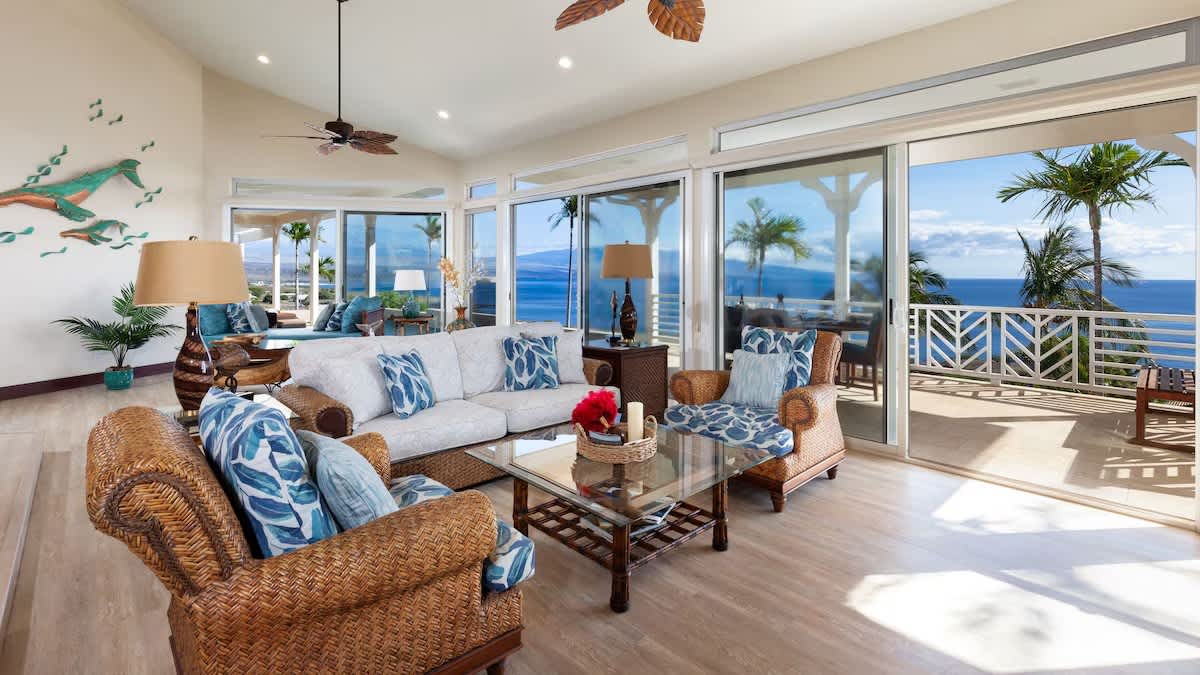 House of Singing Whales | Hawaii | Oceanfront Luxury with Pool & Spa photo 2