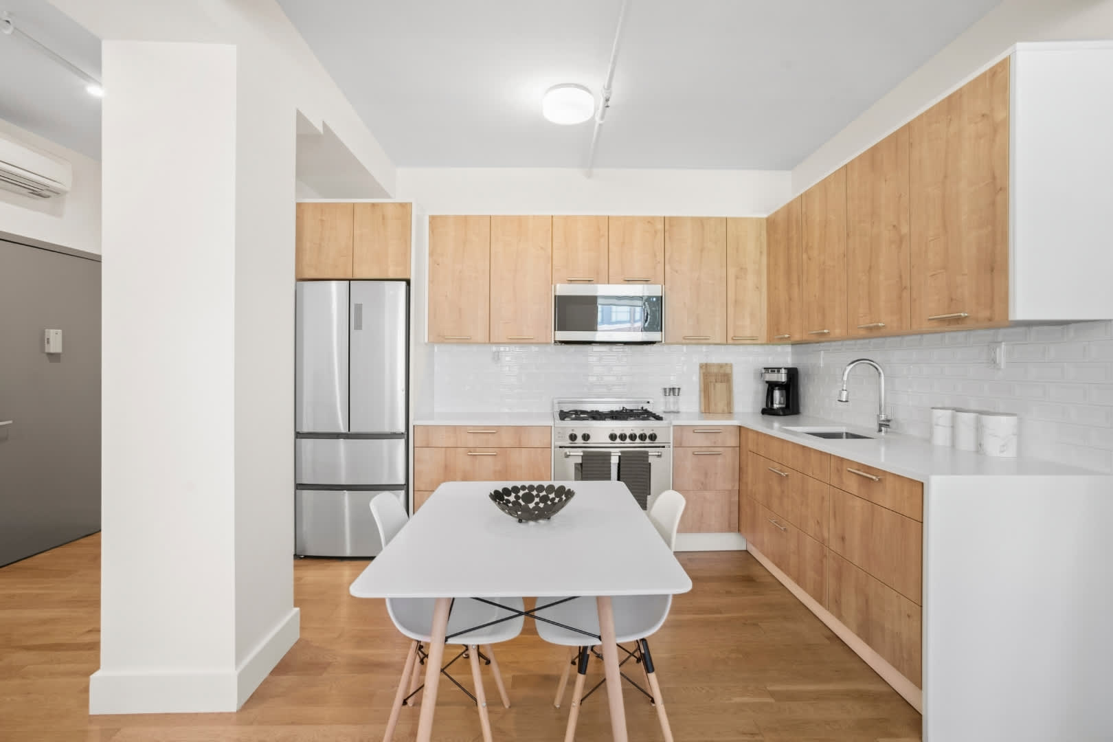 Westlight Place 33 | Hell’s Kitchen | Modern Apartment with Elevator photo 3