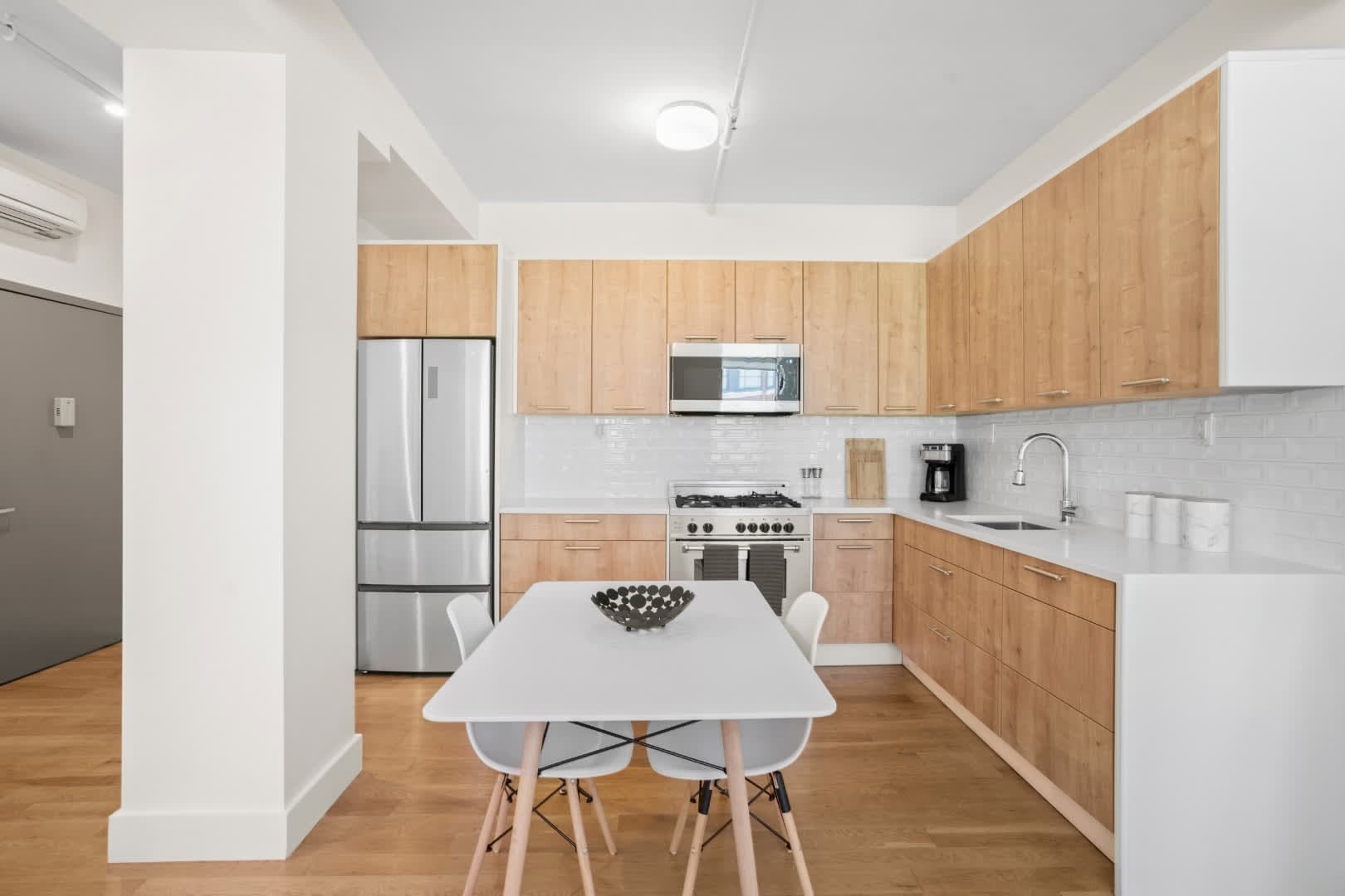 Westlight Place 33 | Hell’s Kitchen | Modern Apartment with Elevator photo 3