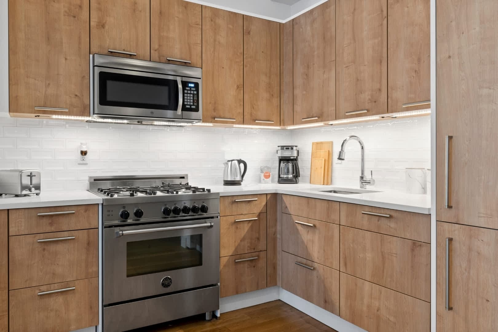 Westlight Place 42 | Hell’s Kitchen | Modern Apartment with Elevator photo 4