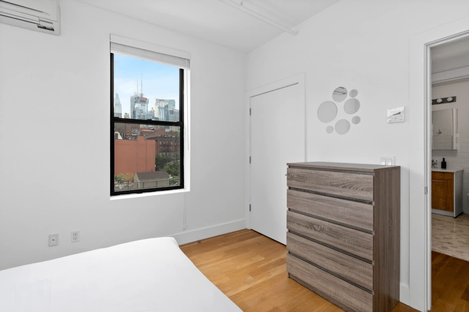 Westlight Place 42 | Hell’s Kitchen | Modern Apartment with Elevator photo 5