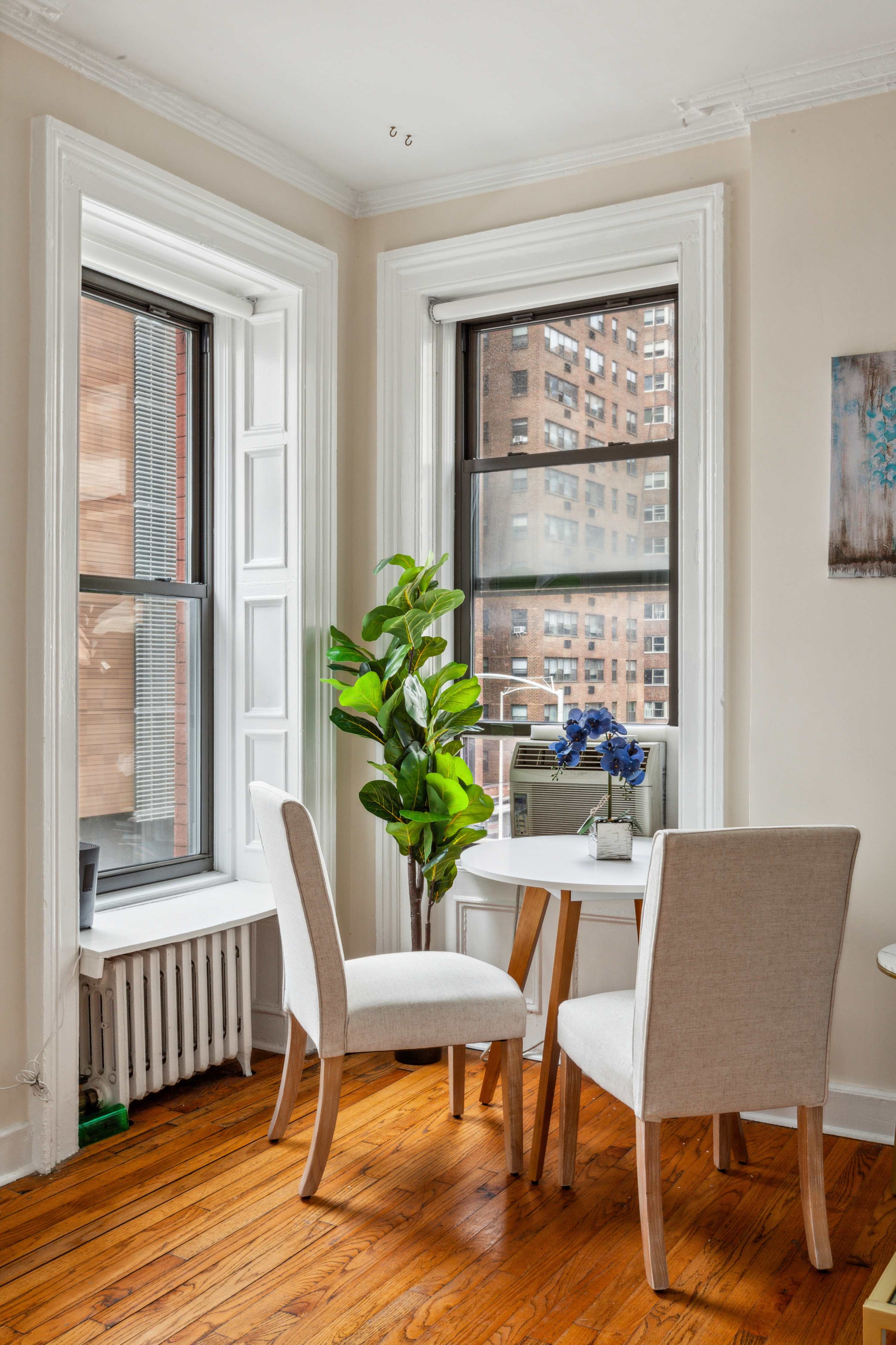 Lenox House II | Lenox Hill | Chic Apartment photo 3