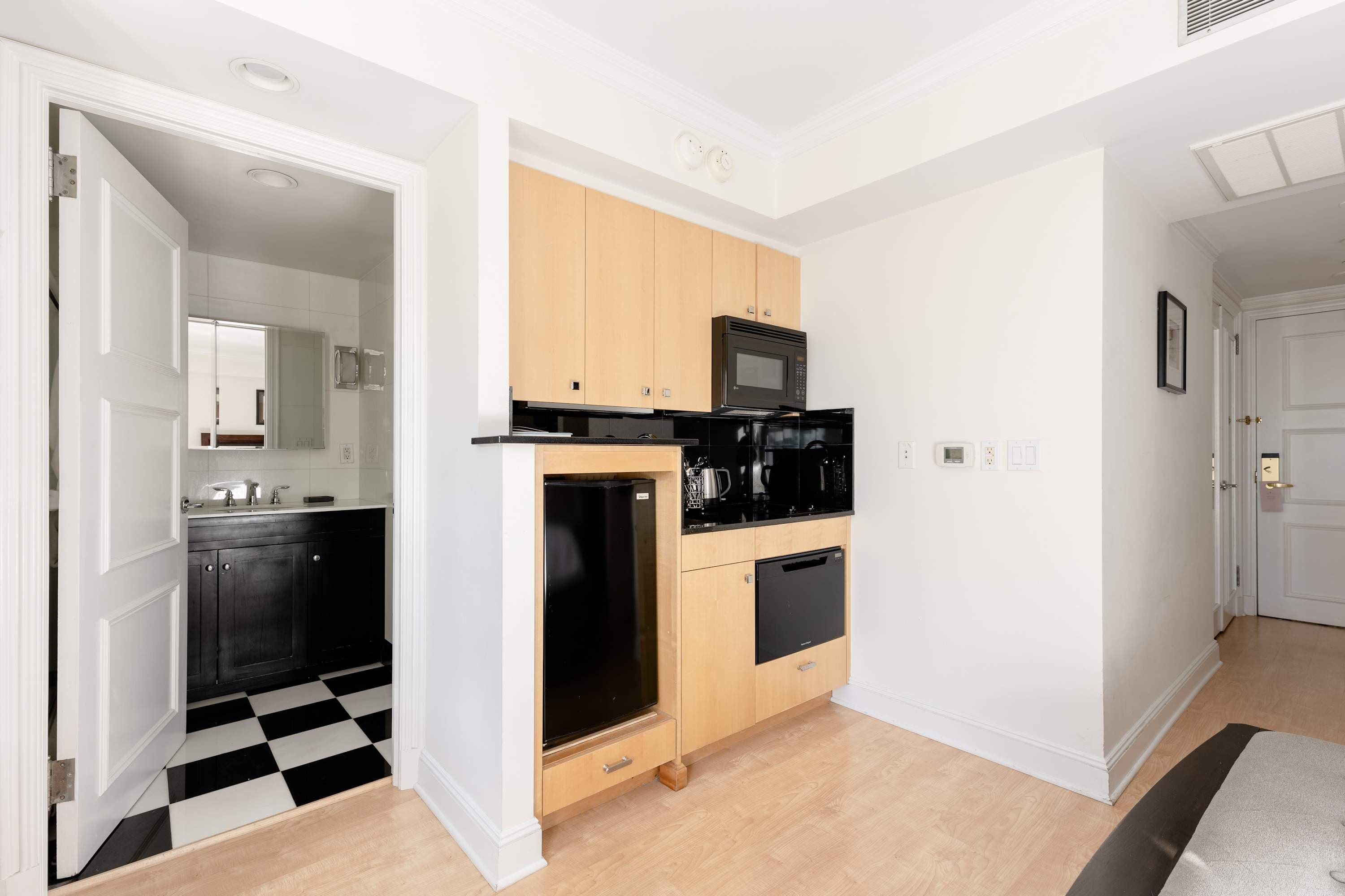 Essex Residence 2914 | Midtown Manhattan | Elegant Studio photo 8