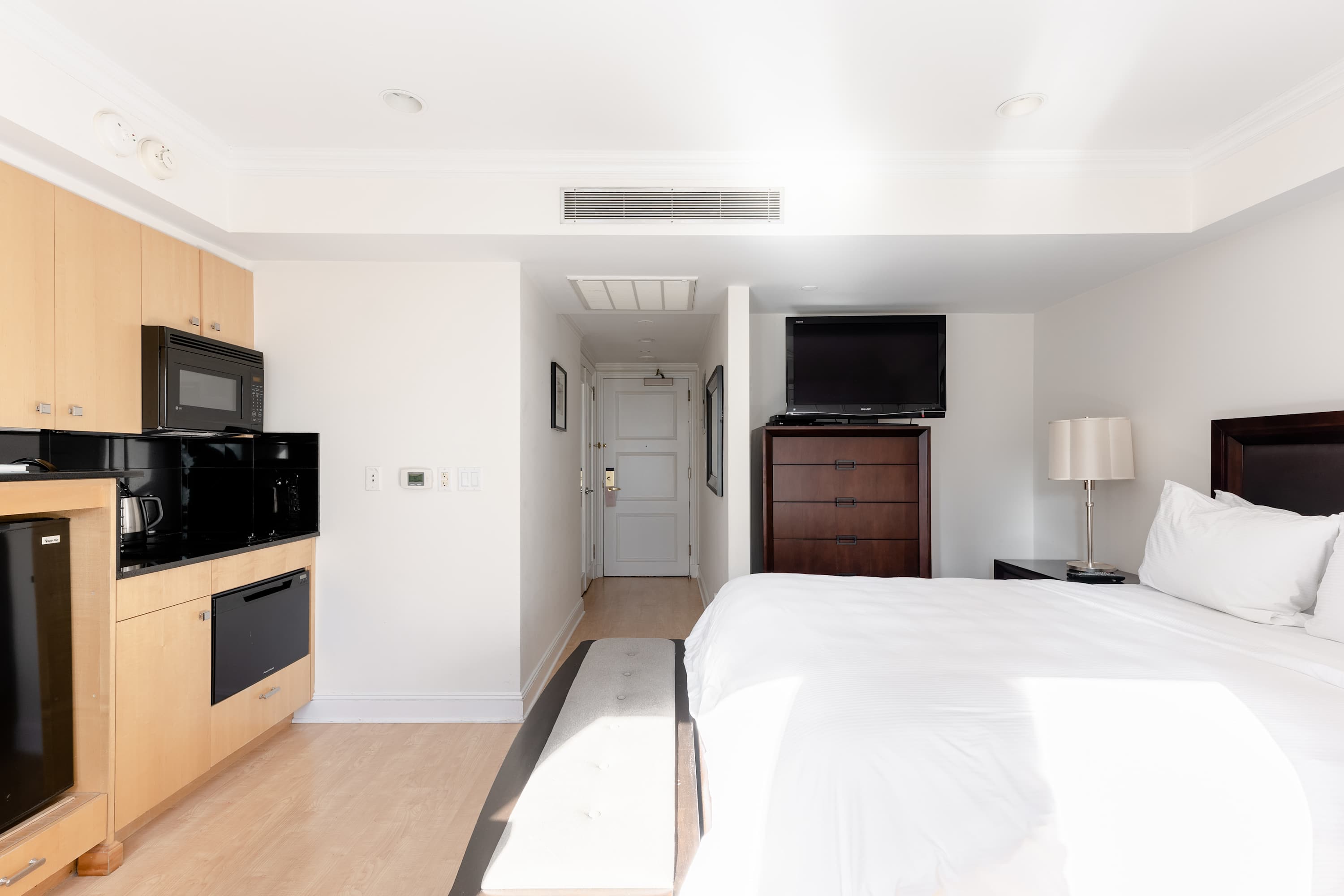 Essex Residence 2914 | Midtown Manhattan | Elegant Studio photo 5
