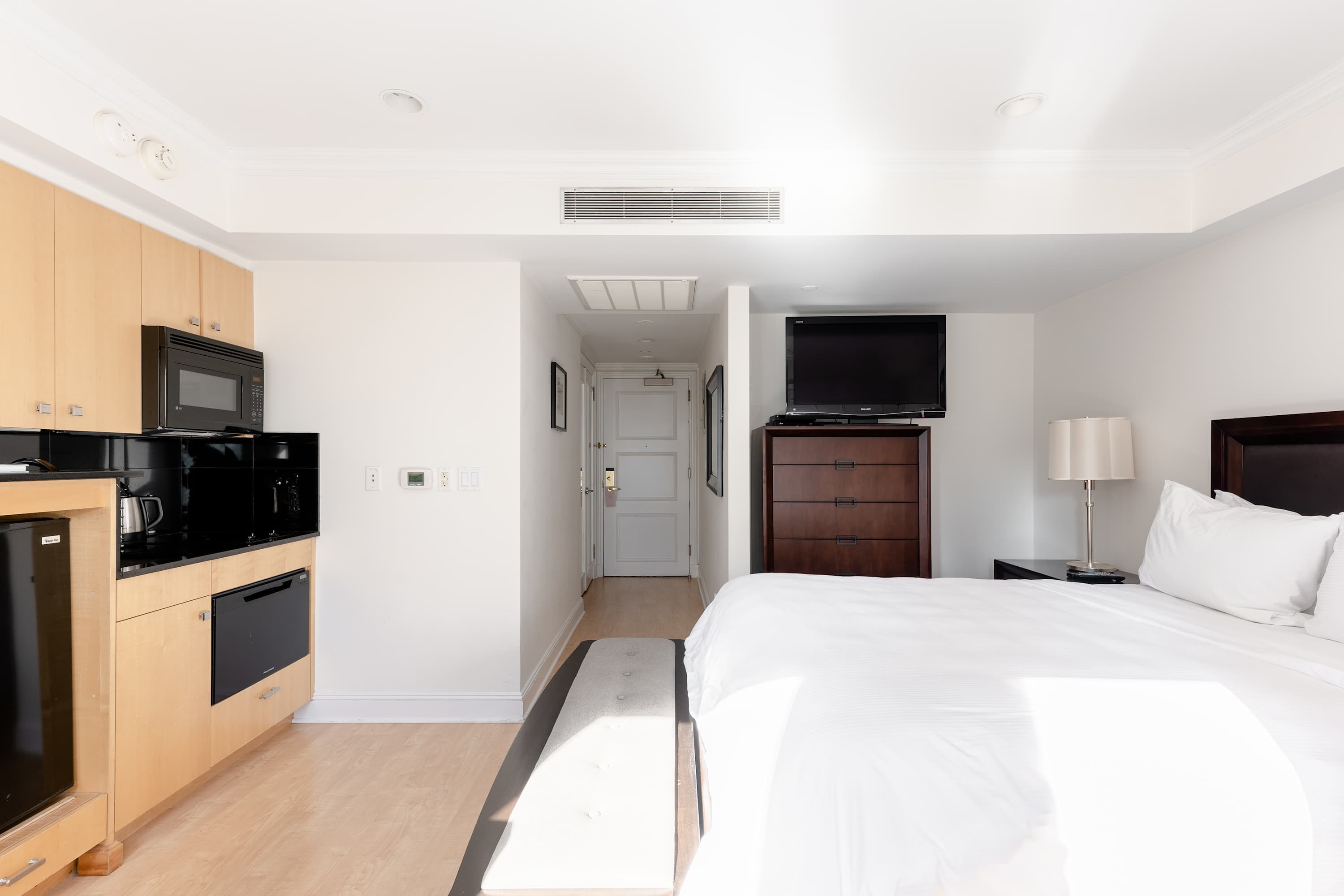 Essex Residence 2914 | Midtown Manhattan | Elegant Studio photo 5