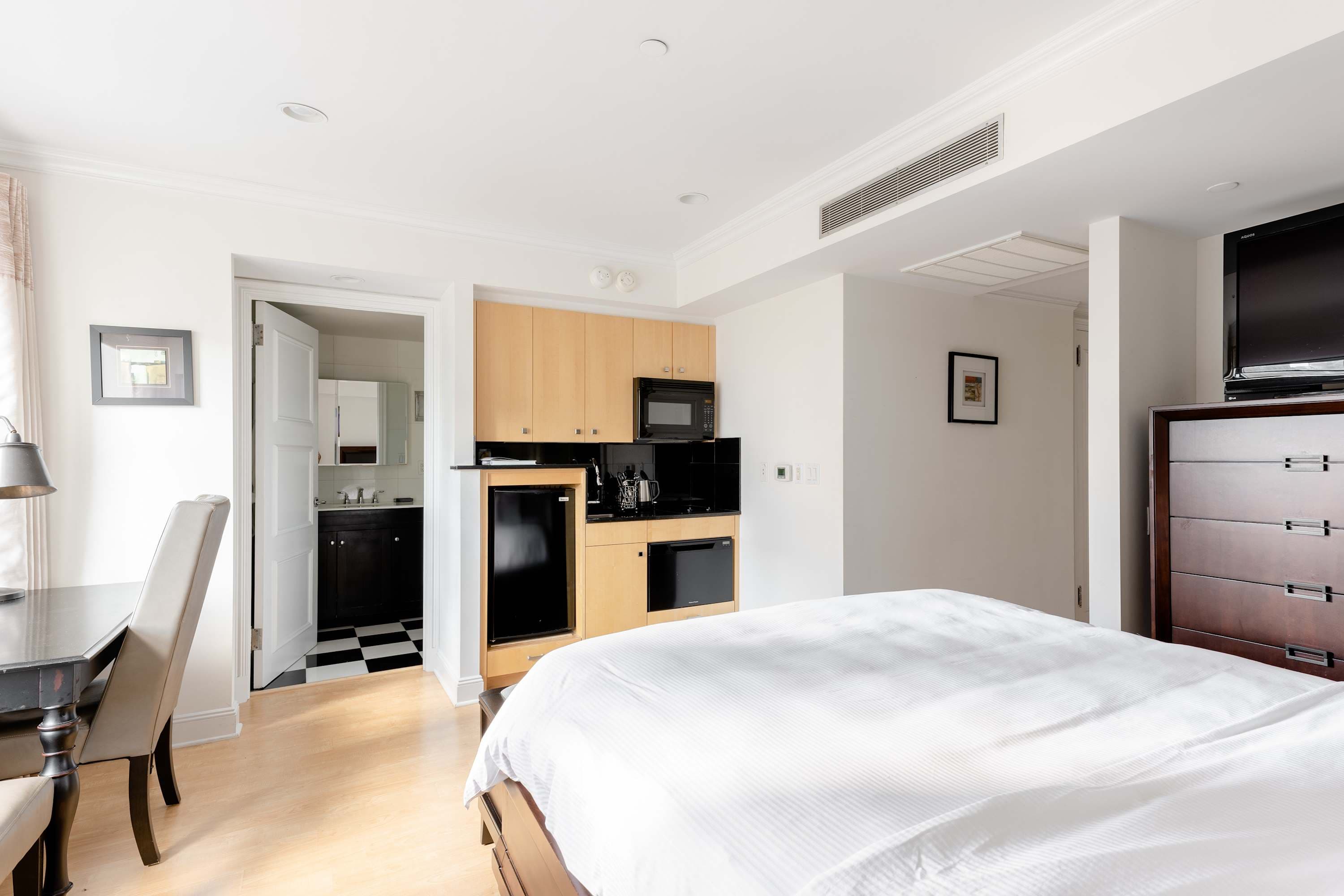 Essex Residence 2914 | Midtown Manhattan | Elegant Studio photo 6
