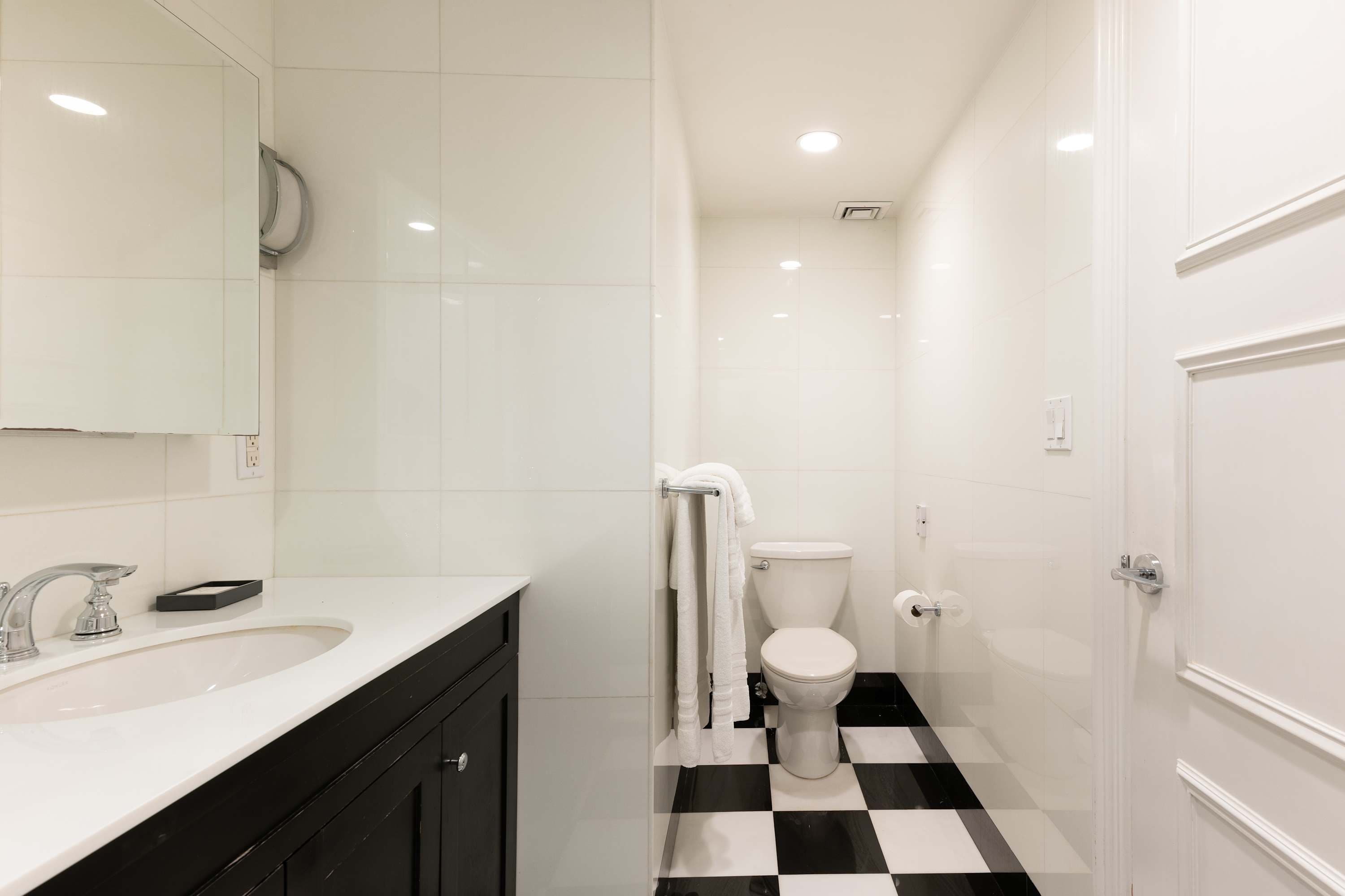 Essex Residence 2914 | Midtown Manhattan | Elegant Studio photo 10