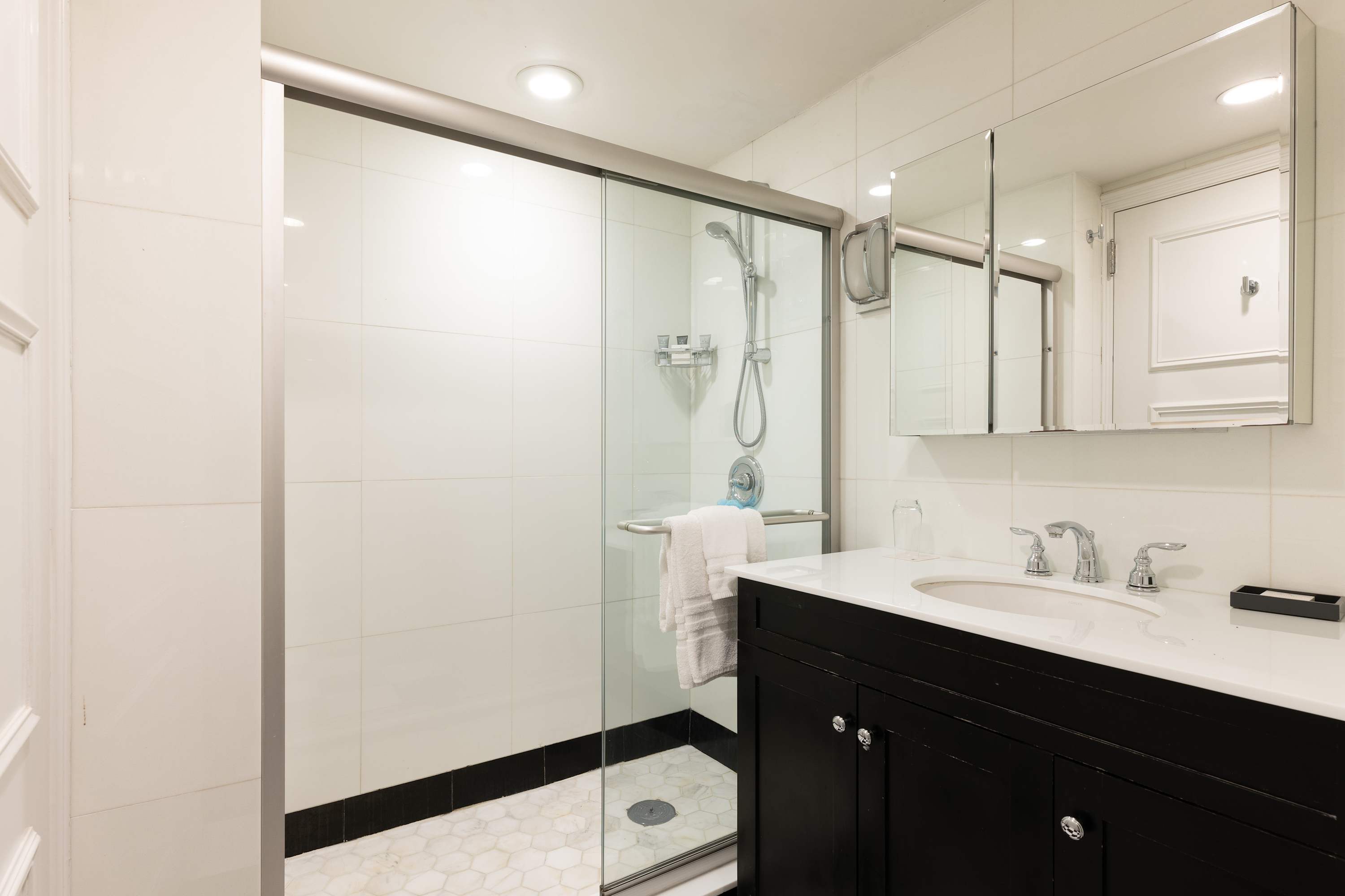 Essex Residence 2914 | Midtown Manhattan | Elegant Studio photo 12