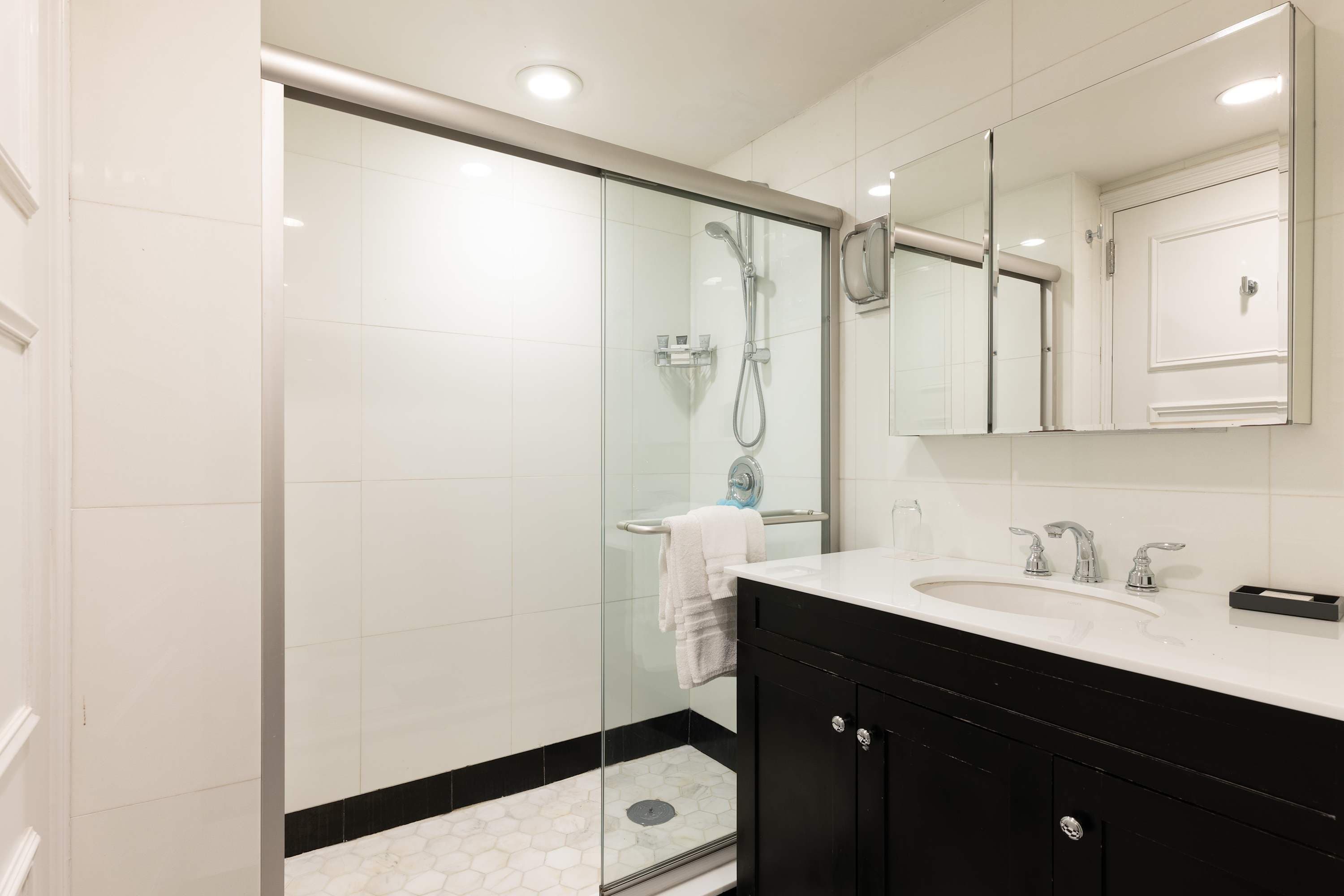 Essex Residence 2914 | Midtown Manhattan | Elegant Studio photo 12