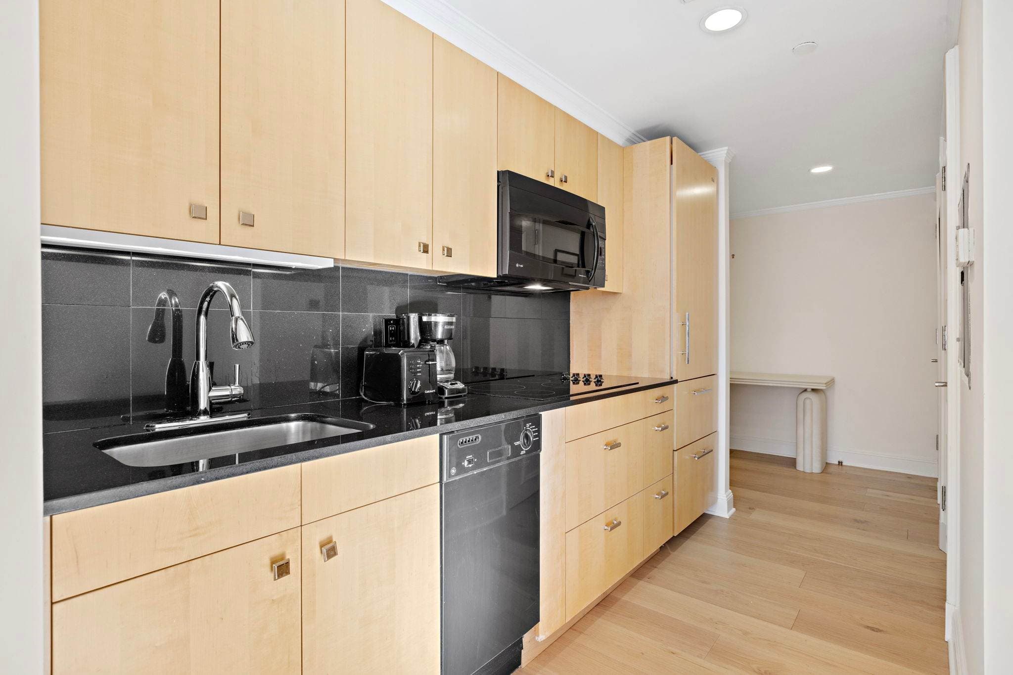 Essex Residence 2908 | Midtown Manhattan | Modern Residence with Gym photo 11