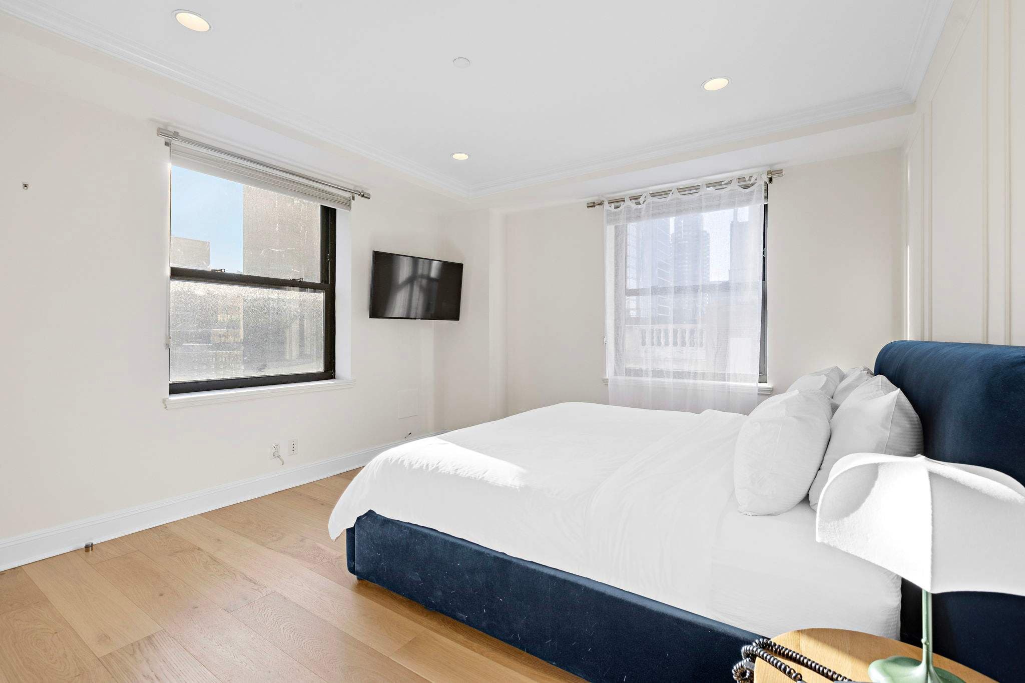 Essex Residence 2908 | Midtown Manhattan | Modern Residence with Gym photo 14