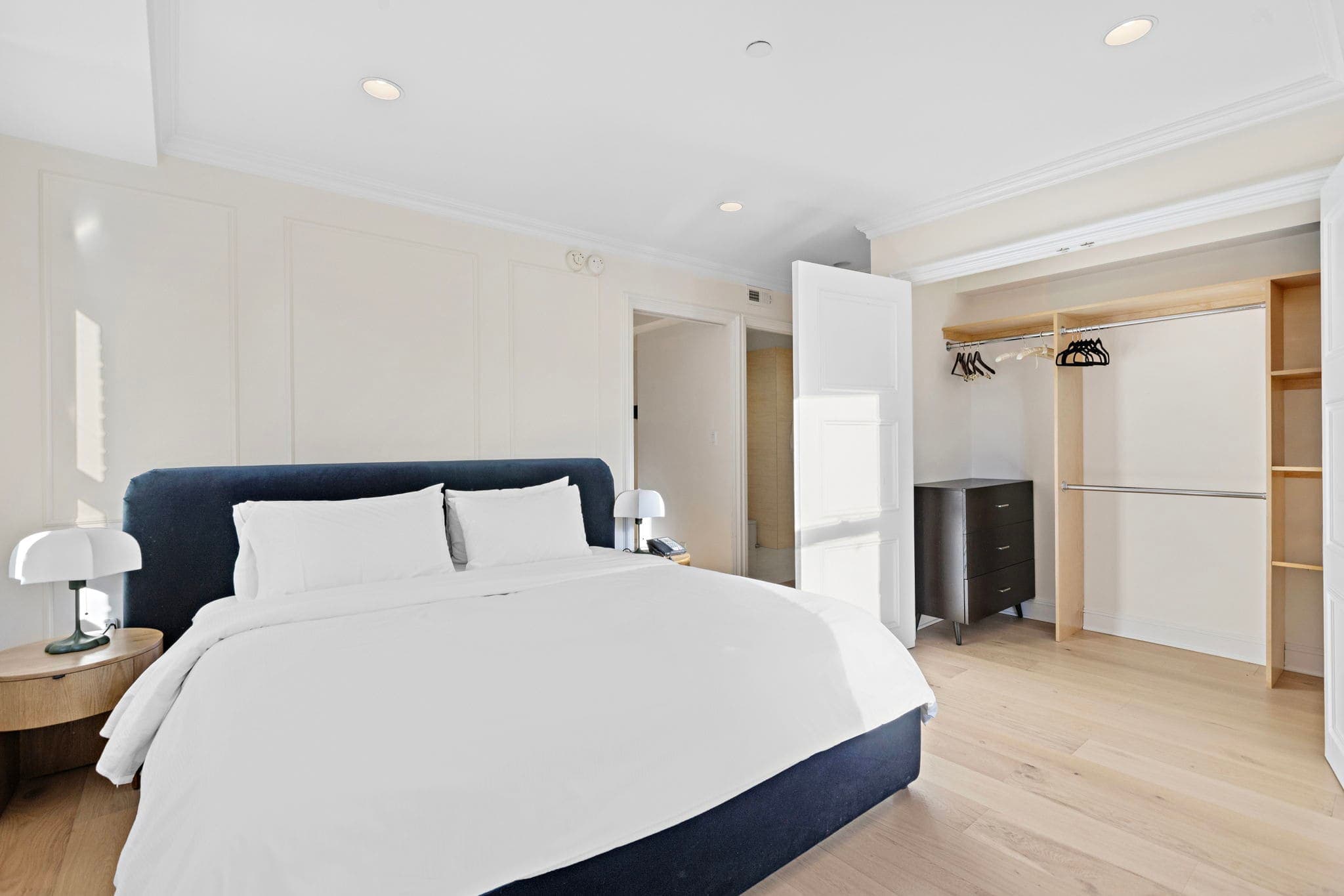 Essex Residence 2908 | Midtown Manhattan | Modern Residence with Gym photo 15