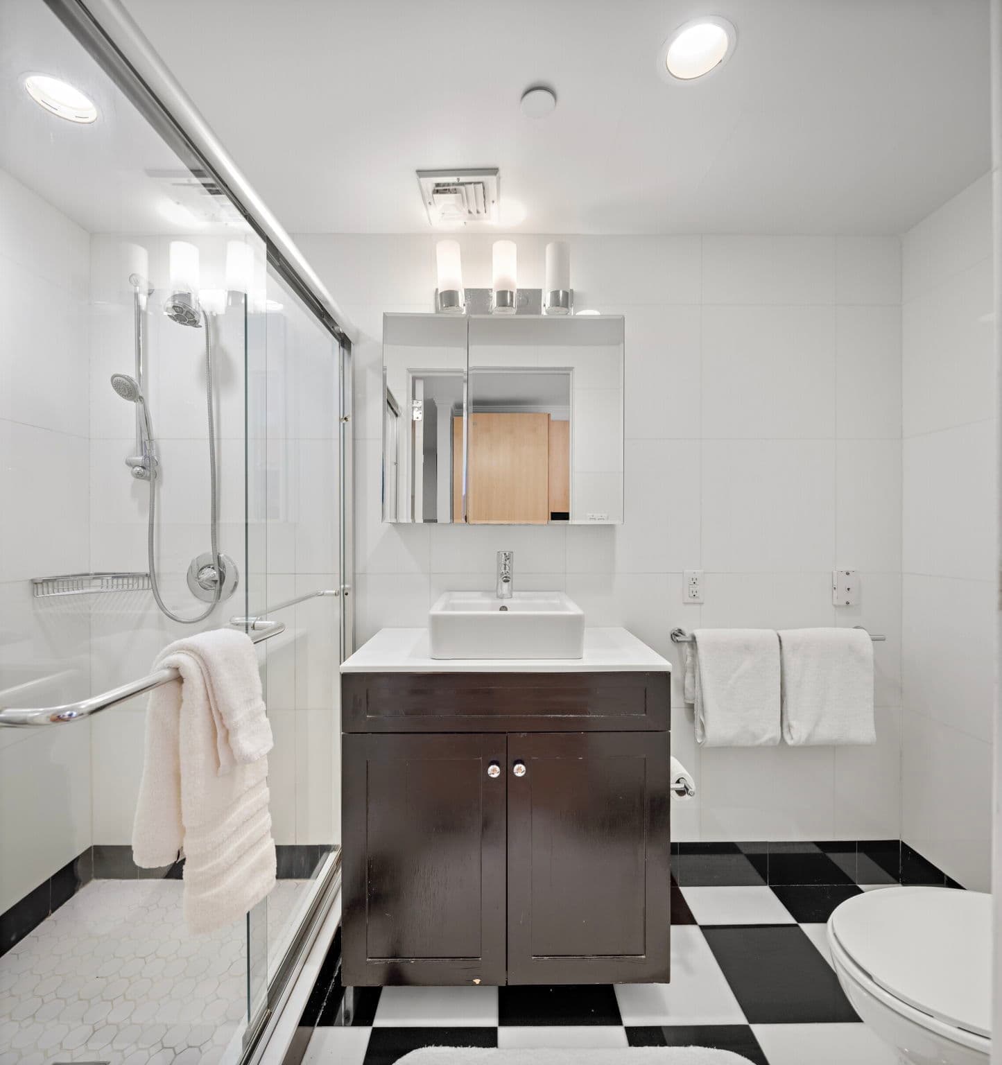 Essex Residence 2908 | Midtown Manhattan | Modern Residence with Gym photo 18