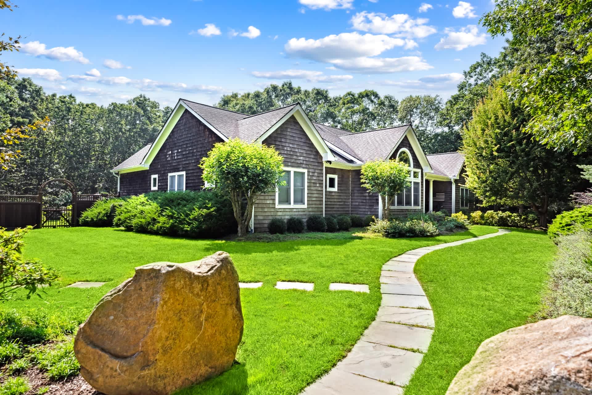 Abrahams Grove | East Hampton Springs | Private Retreat with Heated Pool photo 3