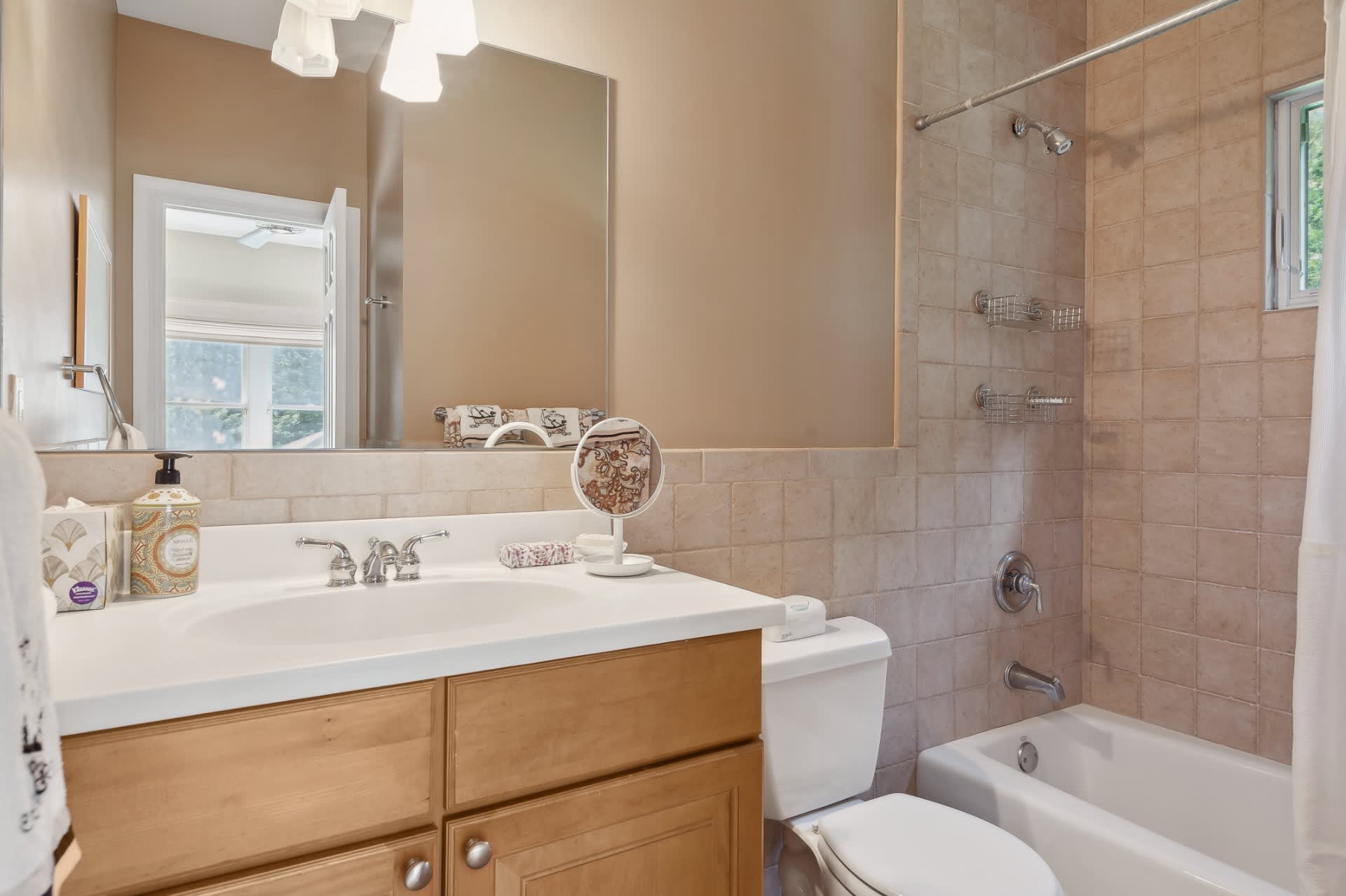 Abrahams Grove | East Hampton Springs | Private Retreat with Heated Pool photo 15