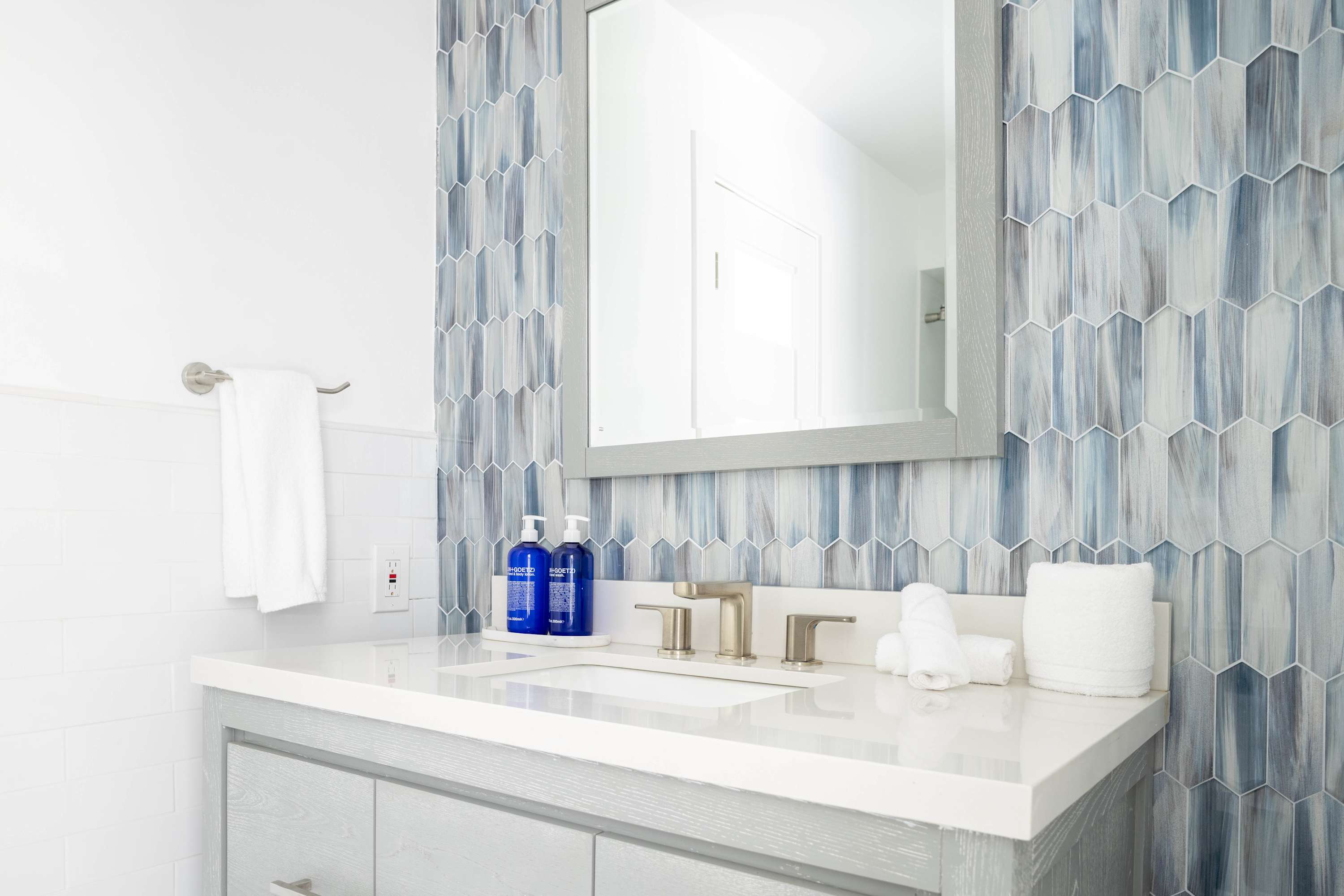 Tanners Villa | Westhampton | Serene Pool & Sauna Escape photo 14