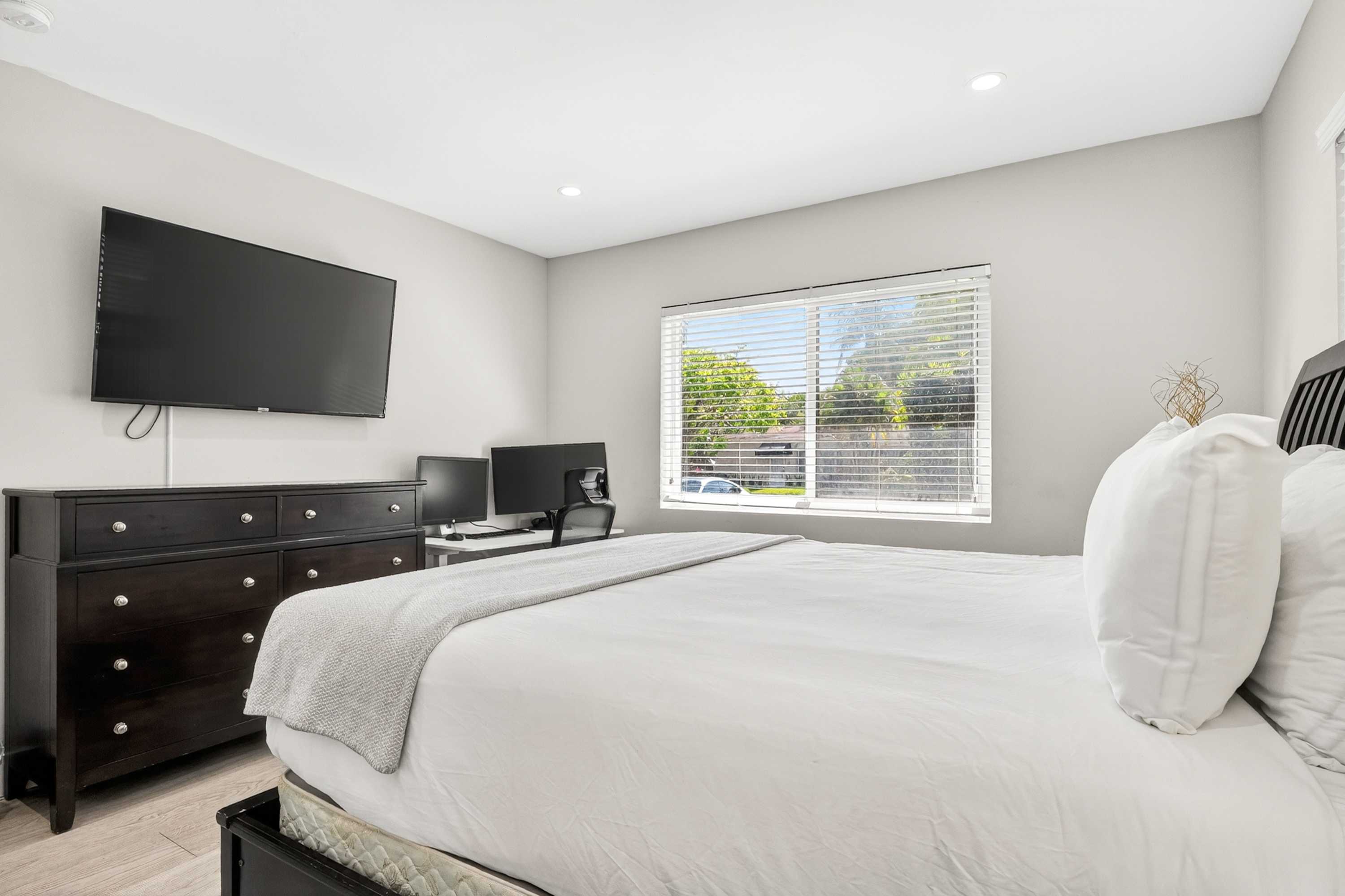 Olas Villa | Ft. Lauderdale | Home w/ BBQ Grill & Heated Pool photo 26