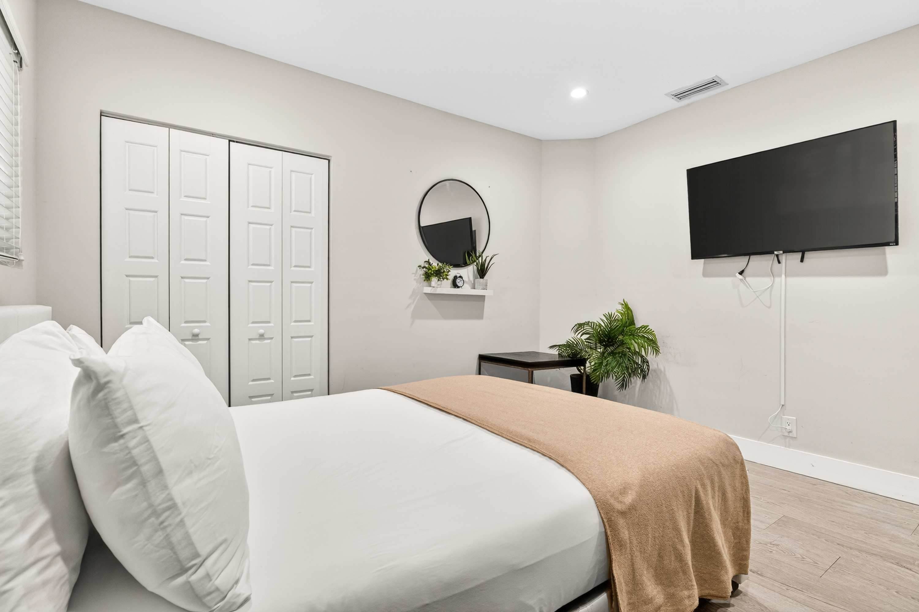 Olas Villa | Ft. Lauderdale | Home w/ BBQ Grill & Heated Pool photo 33