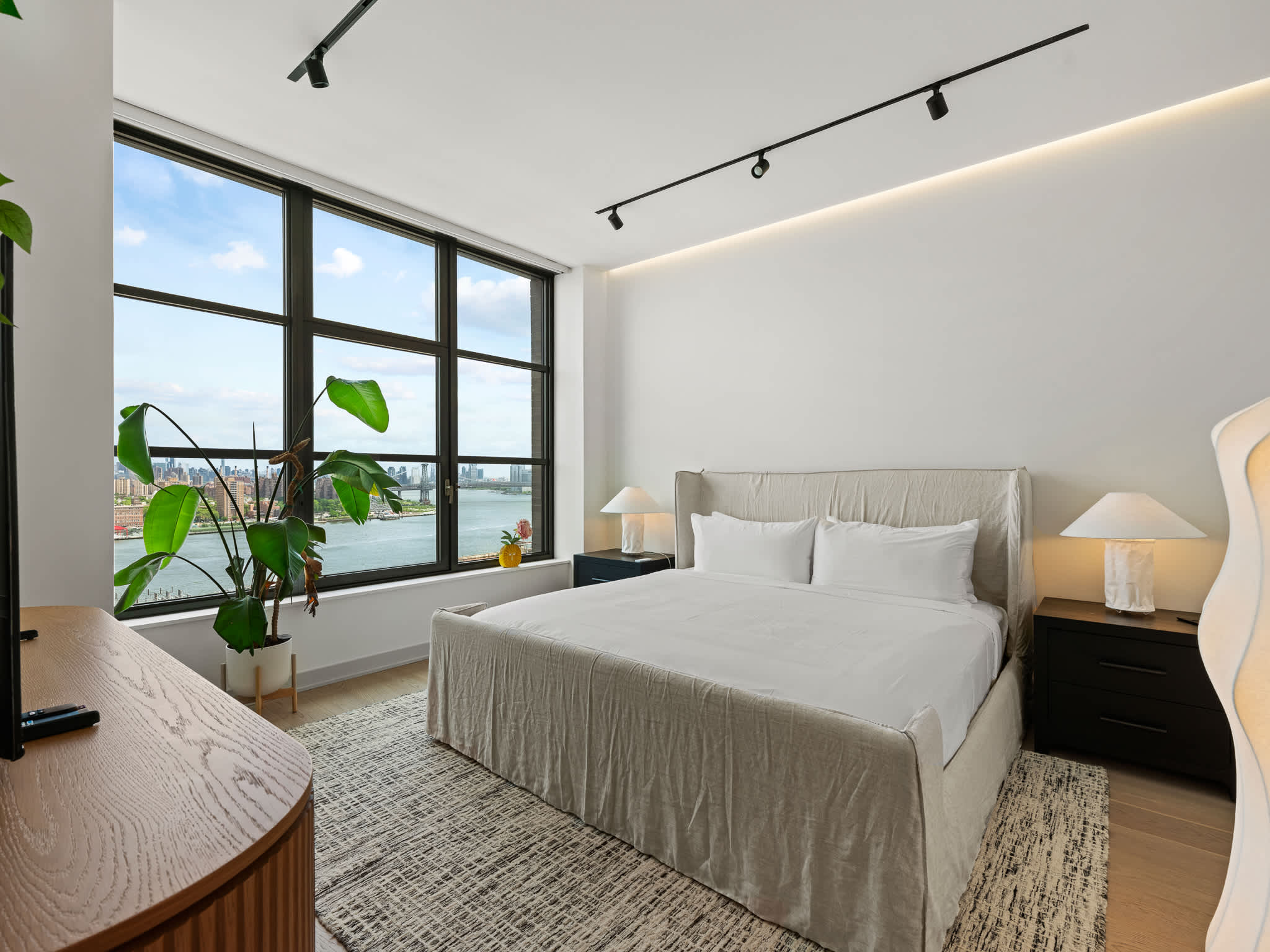 York Heights | Dumbo | Designer Apartment with Shared Pool & City Views photo 2