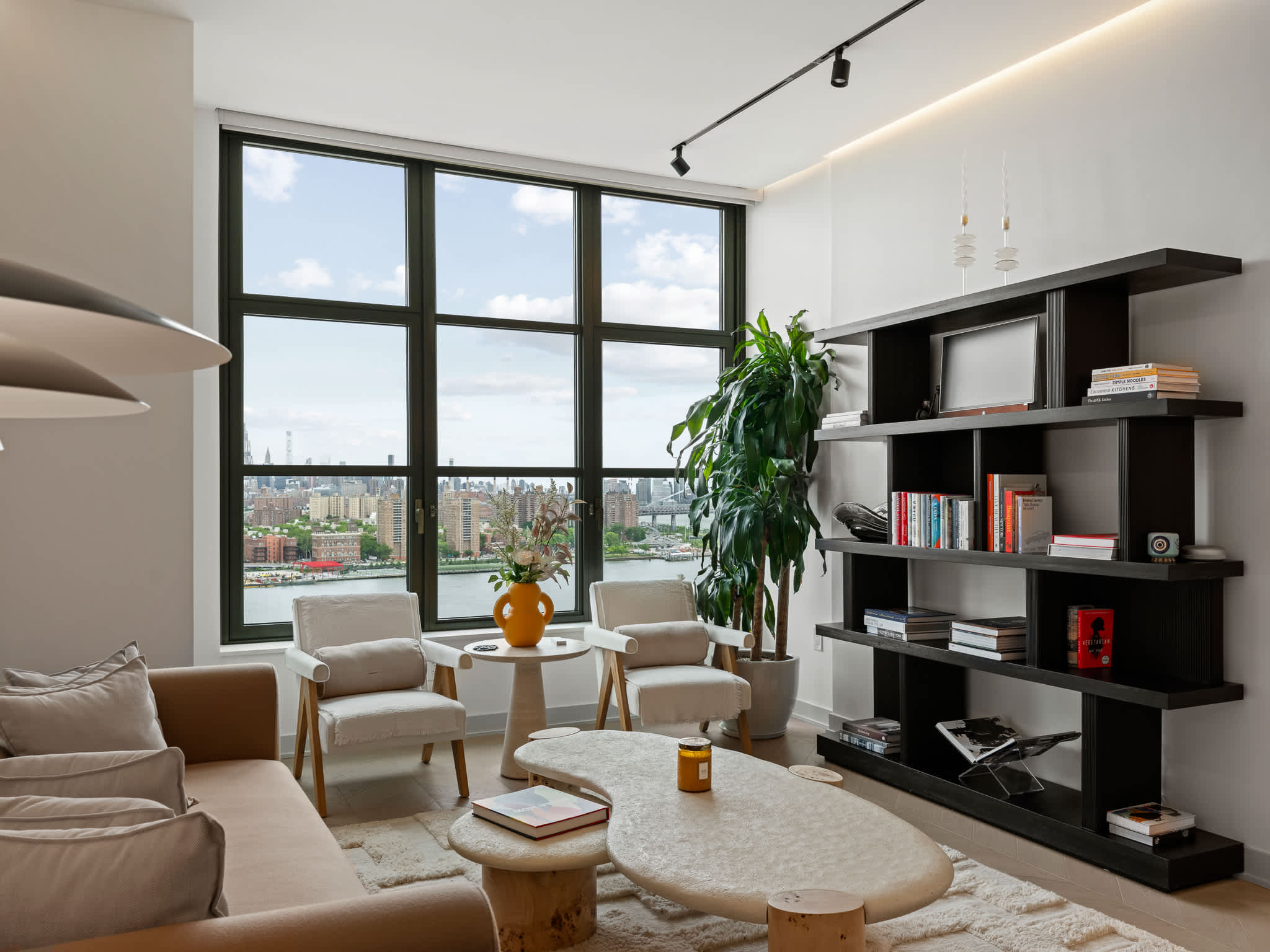 York Heights | Dumbo | Designer Apartment with Shared Pool & City Views photo 9