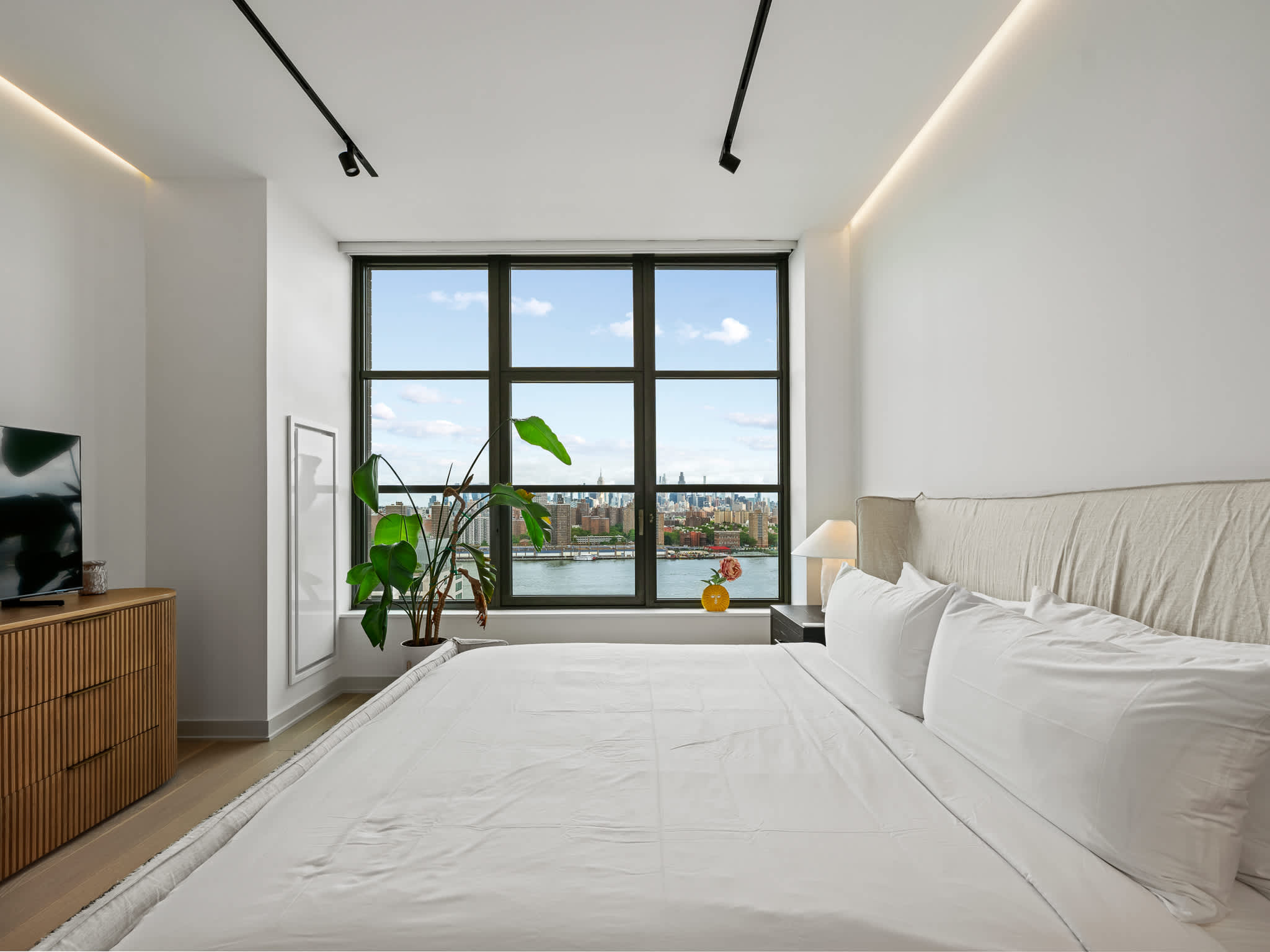 York Heights | Dumbo | Designer Apartment with Shared Pool & City Views photo 20