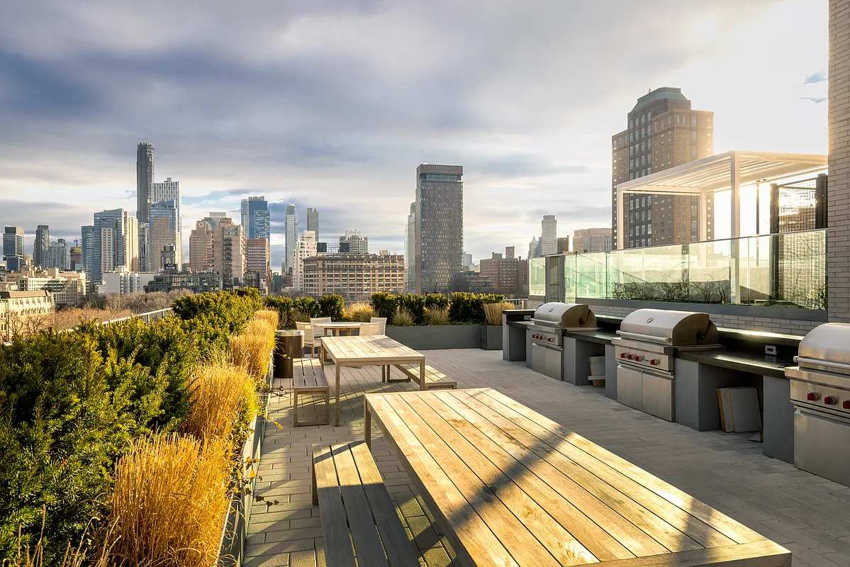 York Heights | Dumbo | Designer Apartment with Shared Pool & City Views photo 33