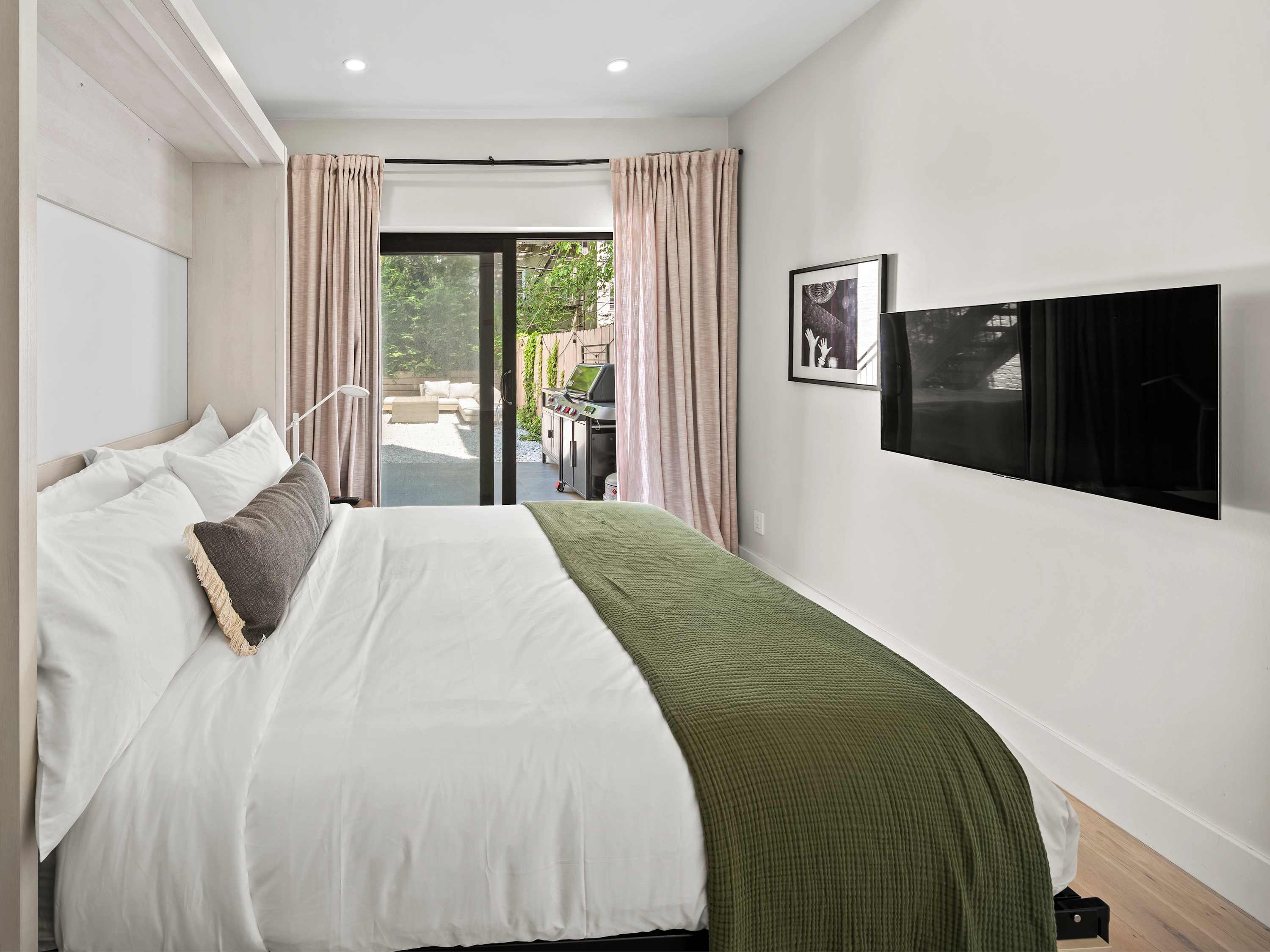 Ashford Place | Cobble Hill | Luxe Condo w/ Private Garden photo 19