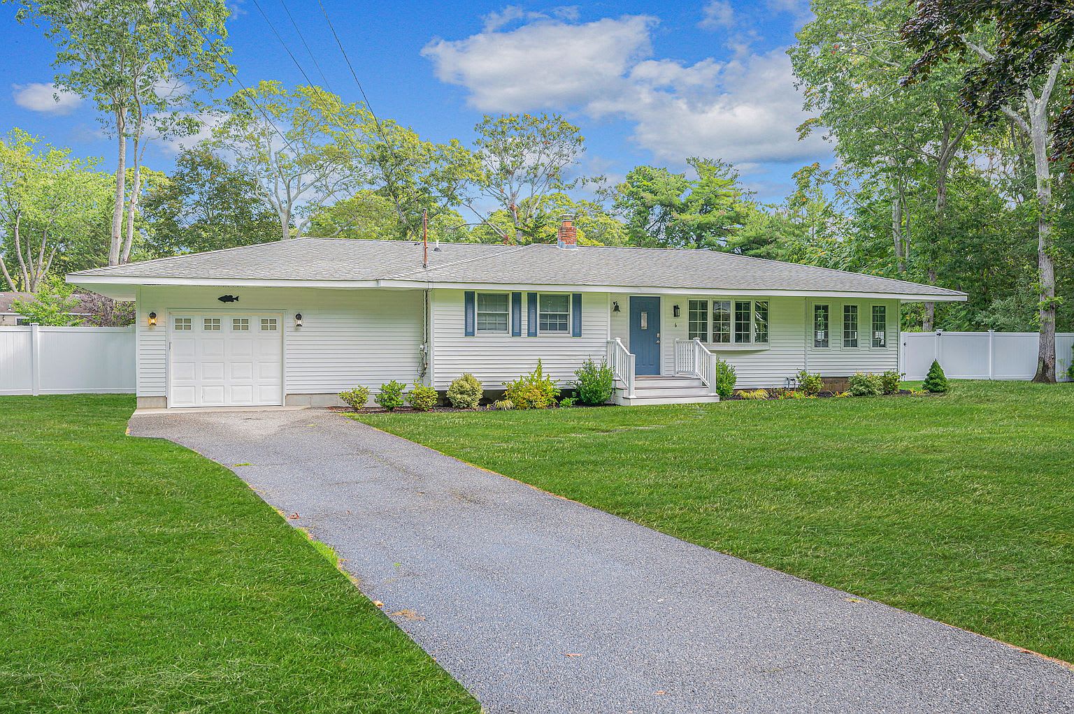 Rolling Hill Pointe | Hampton Bays | Opulent Ranch with Private Pool photo 2