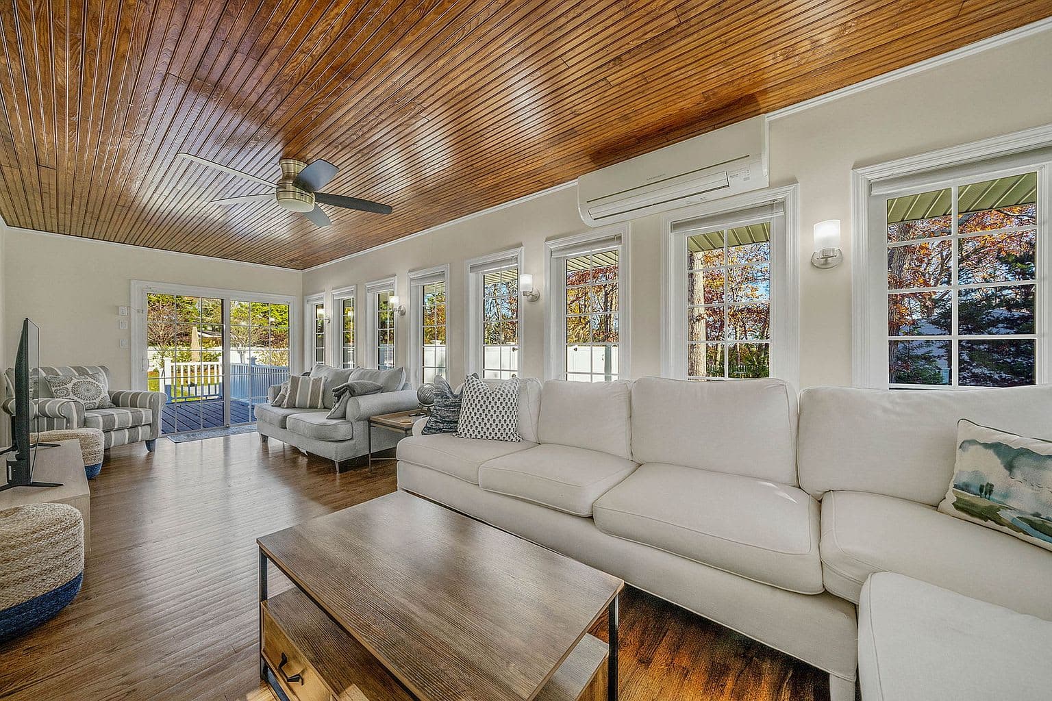 Rolling Hill Pointe | Hampton Bays | Opulent Ranch with Private Pool photo 8