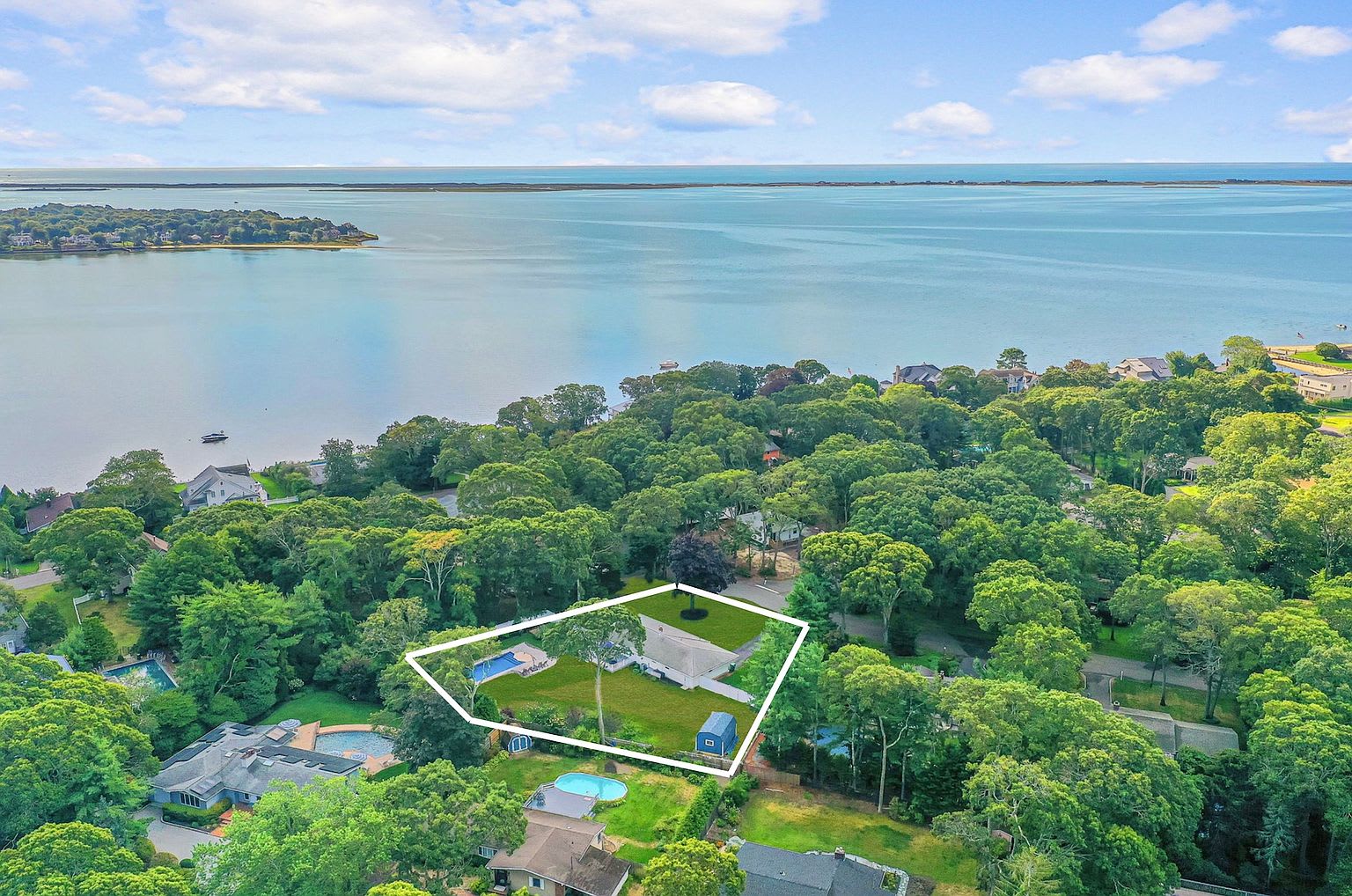 Rolling Hill Pointe | Hampton Bays | Opulent Ranch with Private Pool photo 25