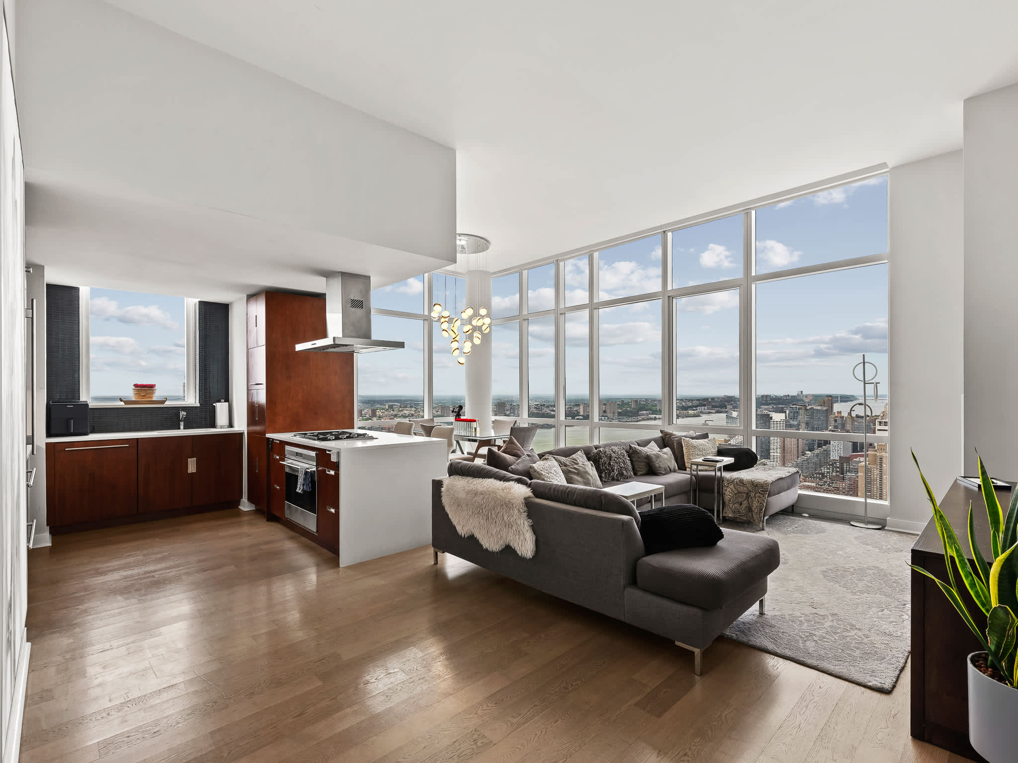 Skyline Residence | Hell's Kitchen | Luxury Apartment photo 4