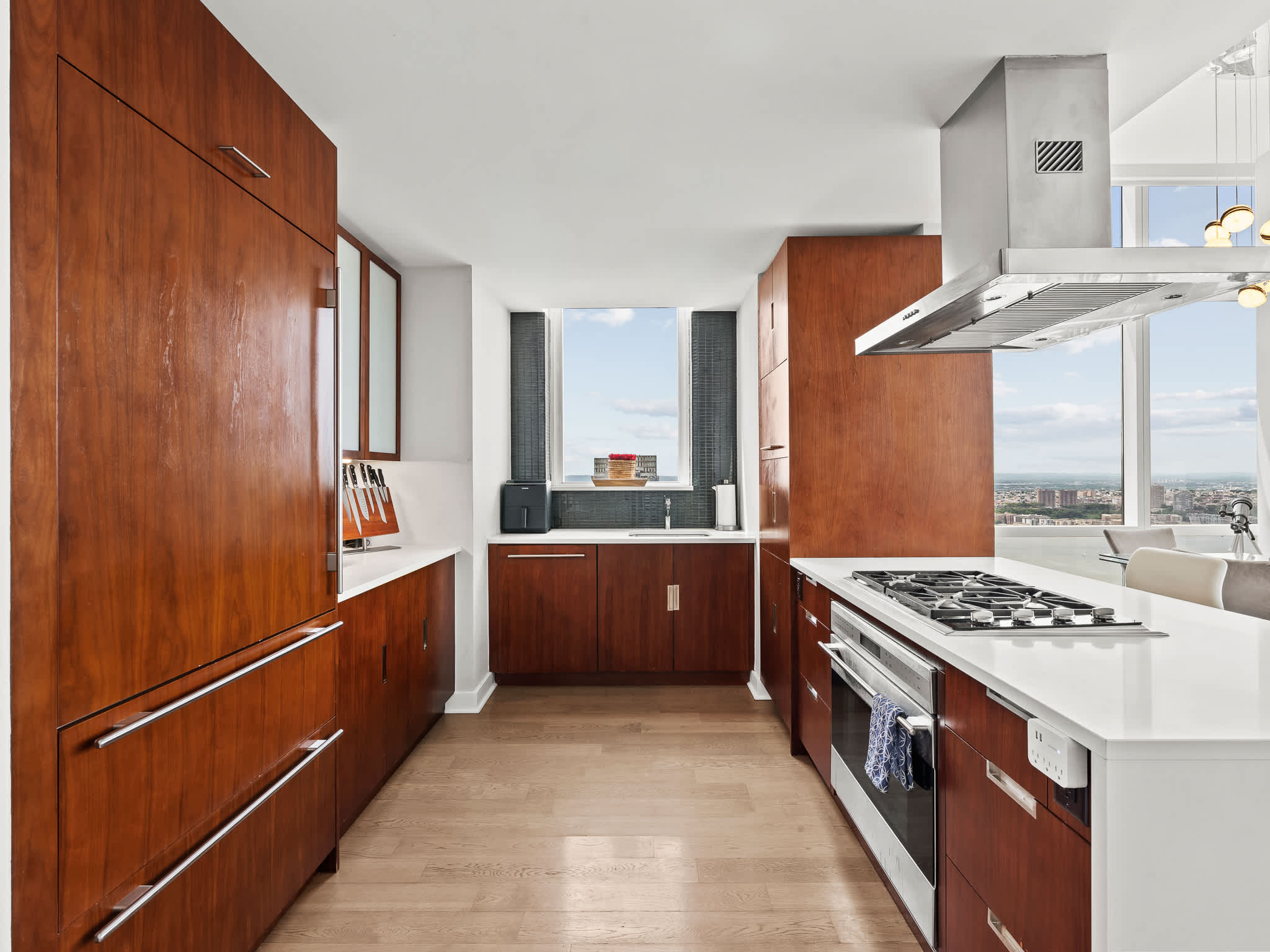 Skyline Residence | Hell's Kitchen | Luxury Apartment photo 9