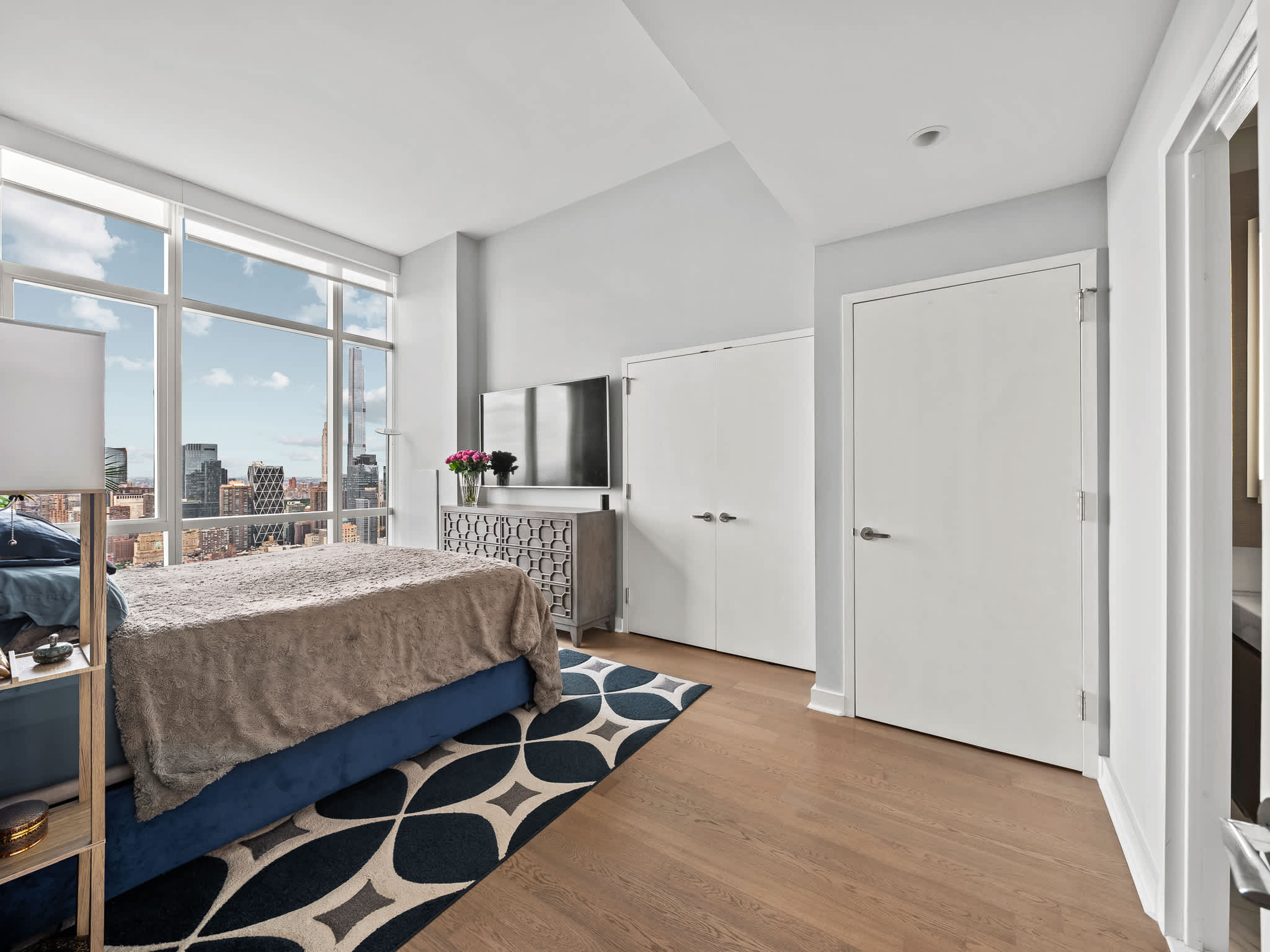 Skyline Residence | Hell's Kitchen | Luxury Apartment photo 22