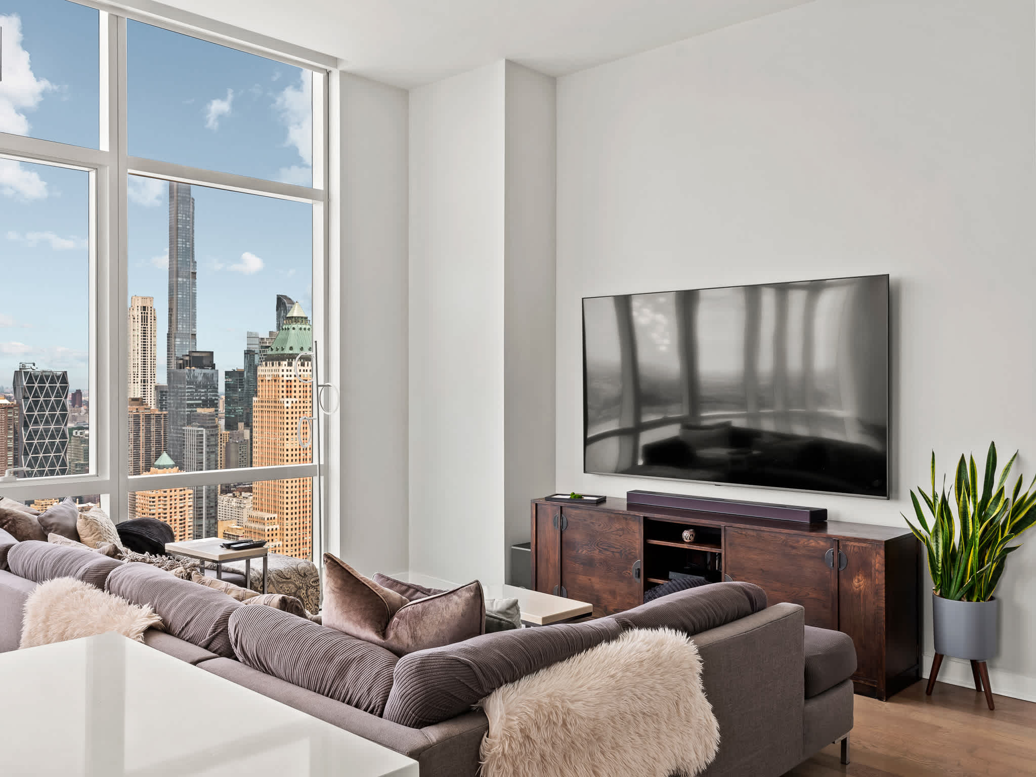 Skyline Residence | Hell's Kitchen | Luxury Apartment main photo