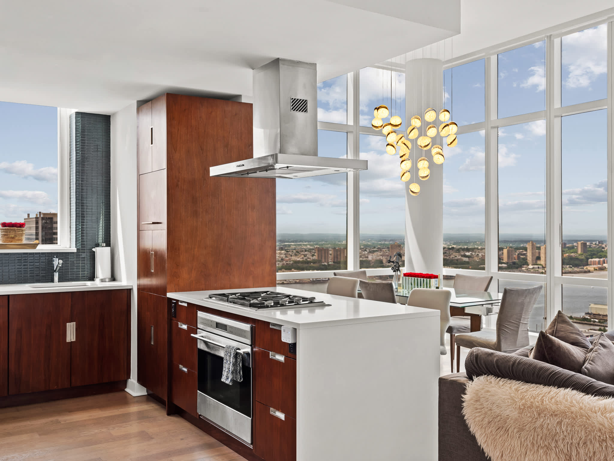 Skyline Residence | Hell's Kitchen | Luxury Apartment photo 5