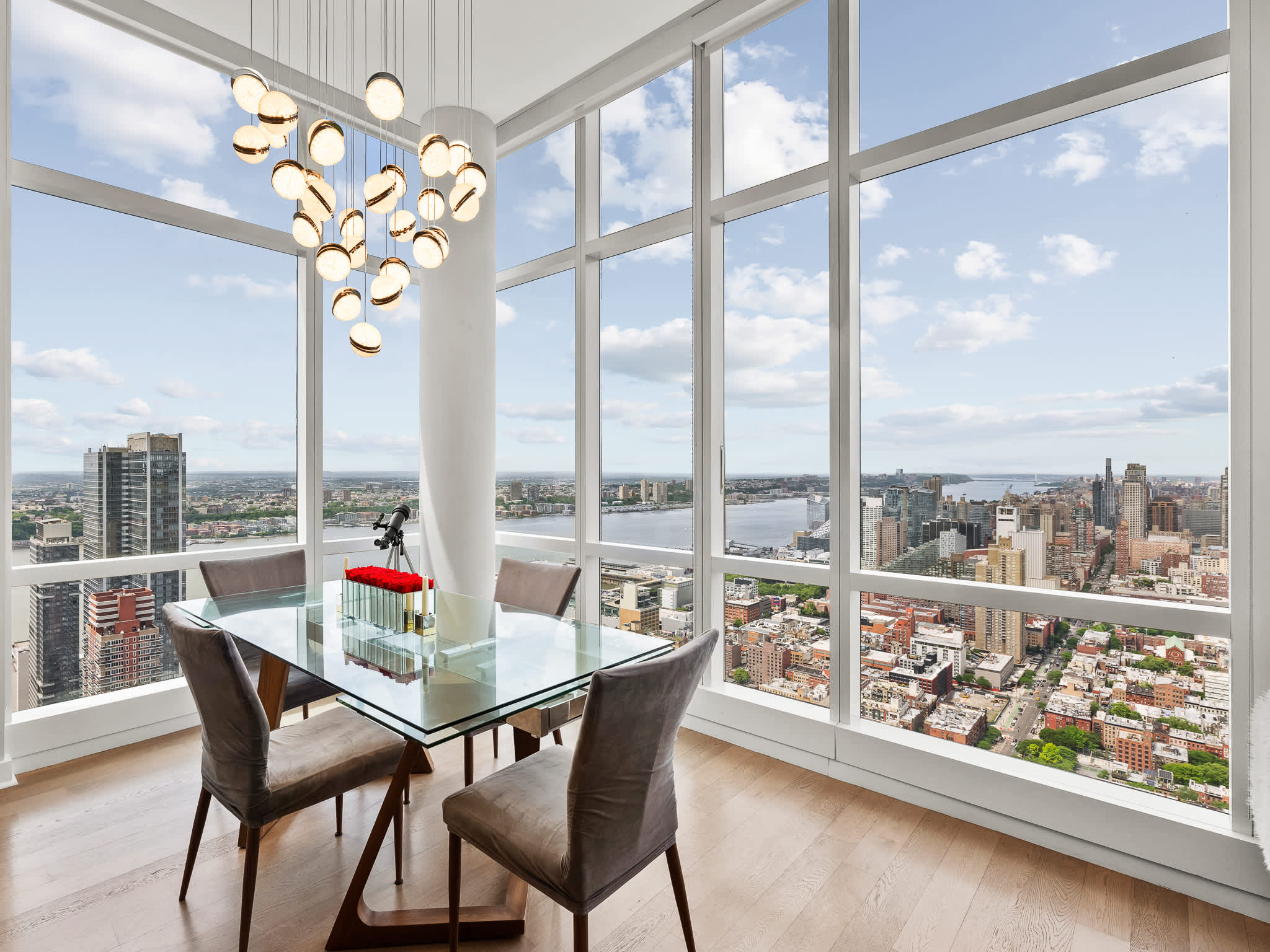 Skyline Residence | Hell's Kitchen | Luxury Apartment photo 2