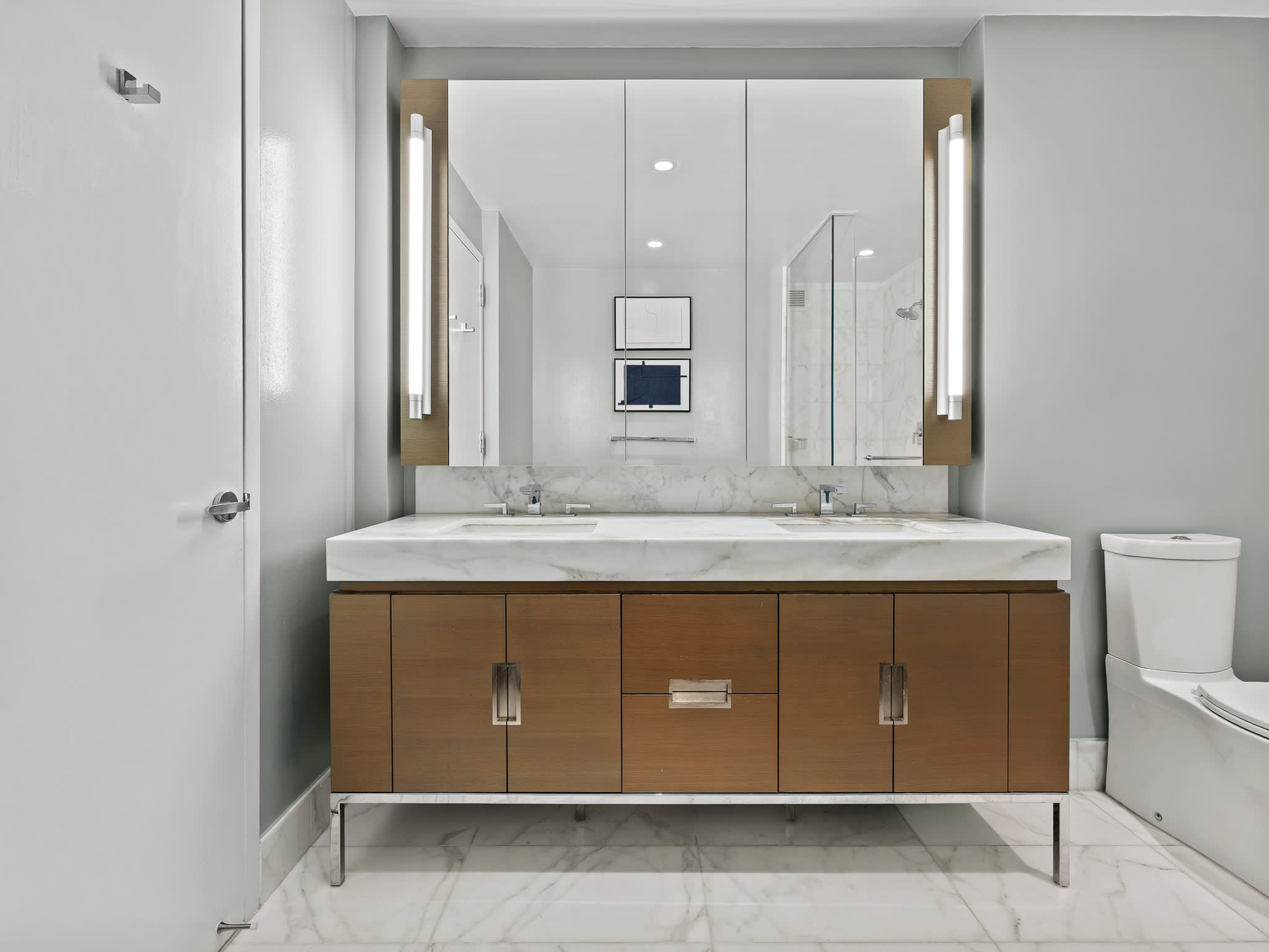 Skyline Residence | Hell's Kitchen | Luxury Apartment photo 34