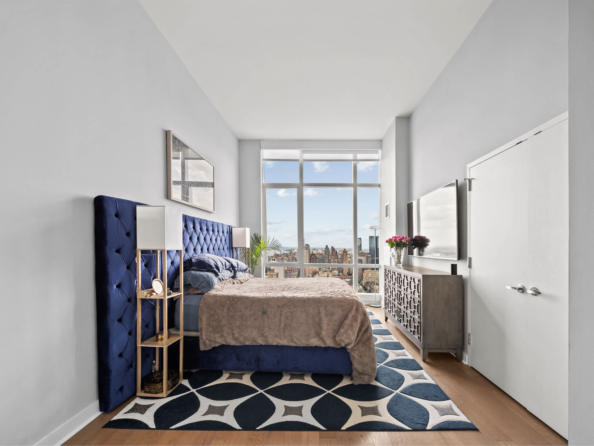 Skyline Residence | Hell's Kitchen | Luxury Apartment photo 19