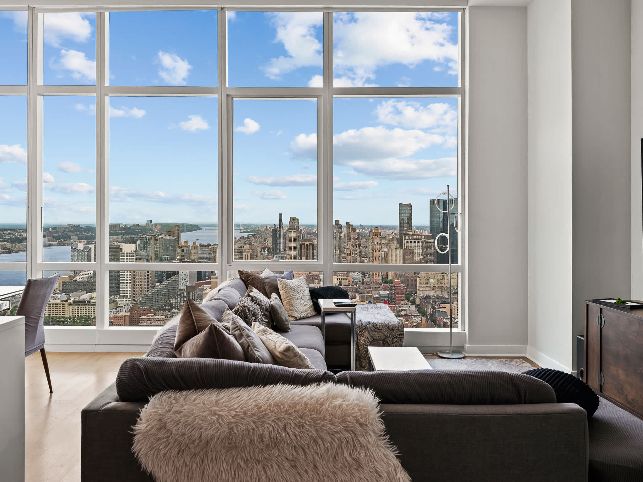 Skyline Residence | Hell's Kitchen | Luxury Apartment photo 7