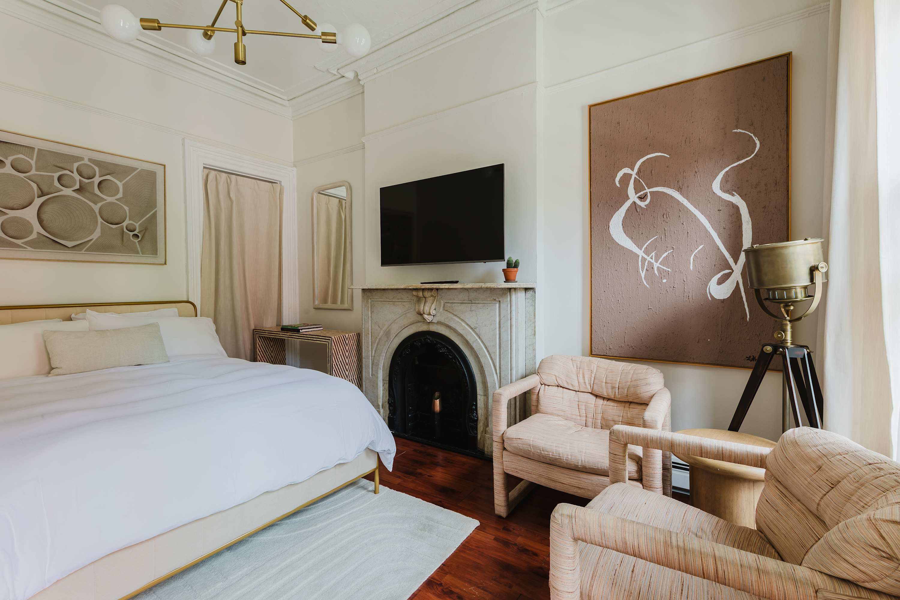 West Gem | West Village | Charming Townhouse Retreat main photo